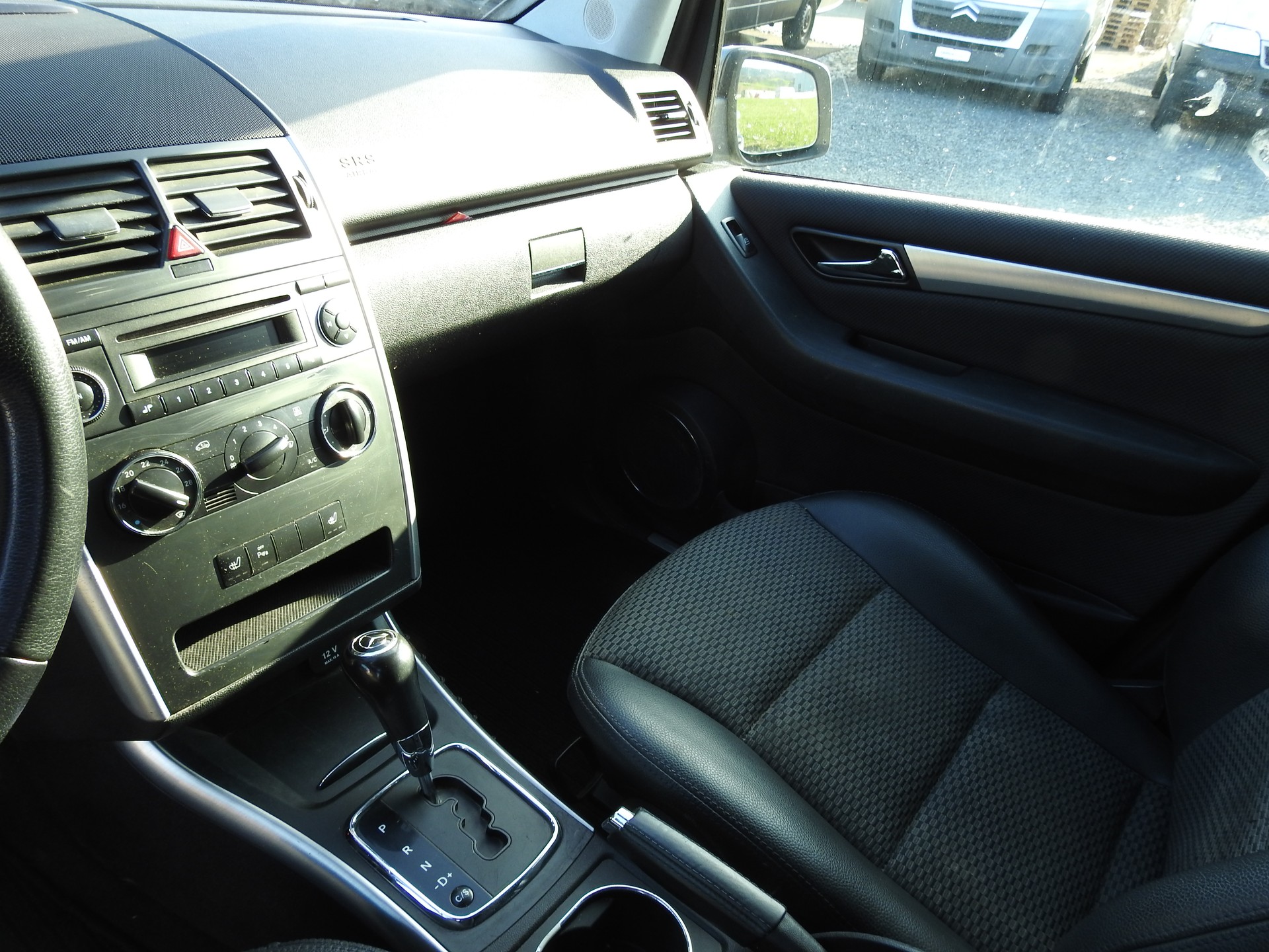 MERCEDES-BENZ A 180 Avantgarde Selection Autotronic-image-12