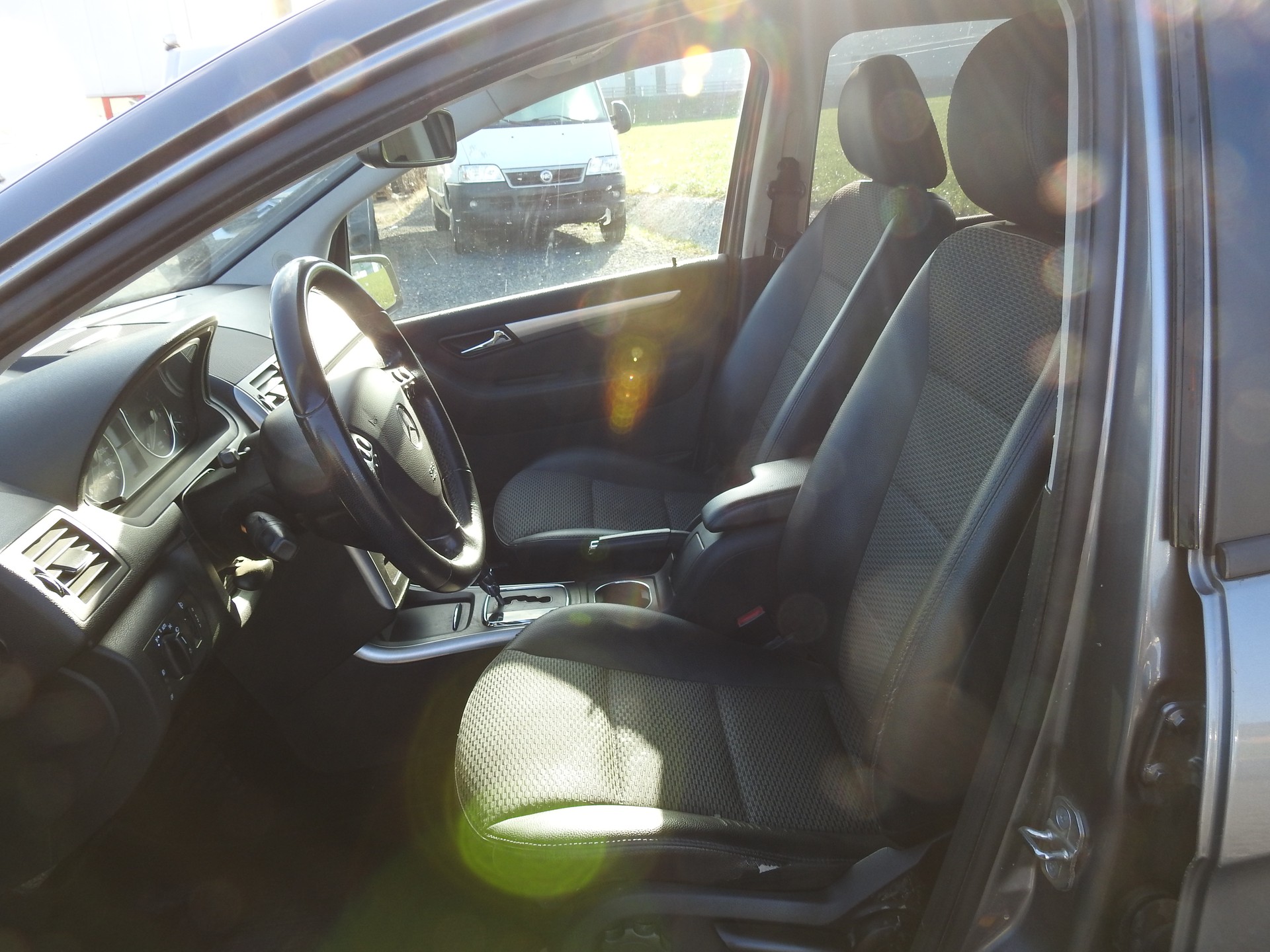 MERCEDES-BENZ A 180 Avantgarde Selection Autotronic-image-10