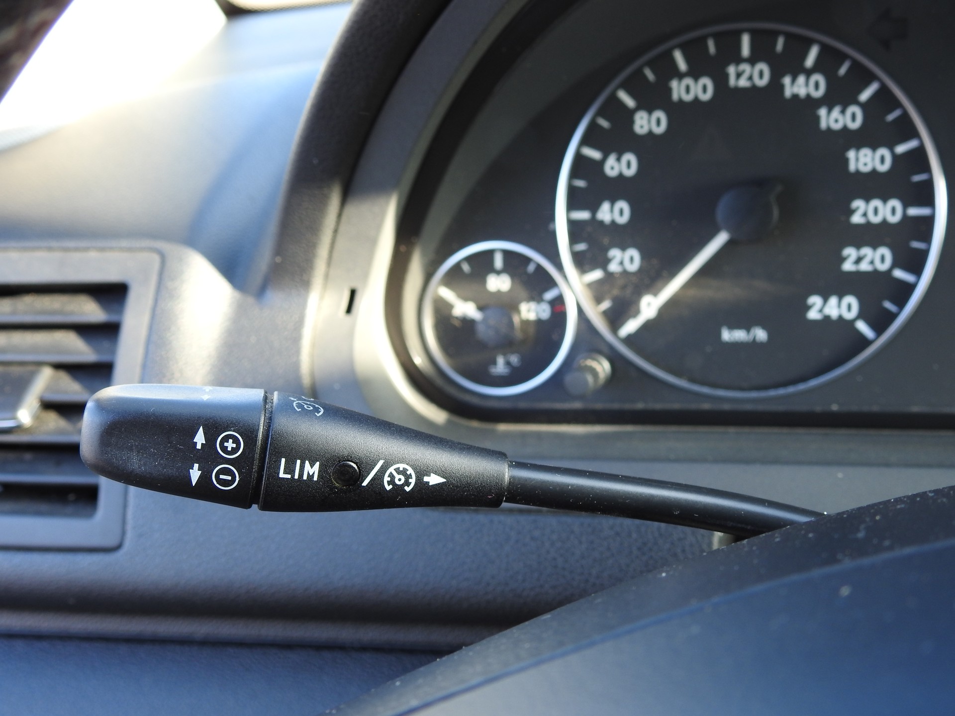 MERCEDES-BENZ A 180 Avantgarde Selection Autotronic-image-20