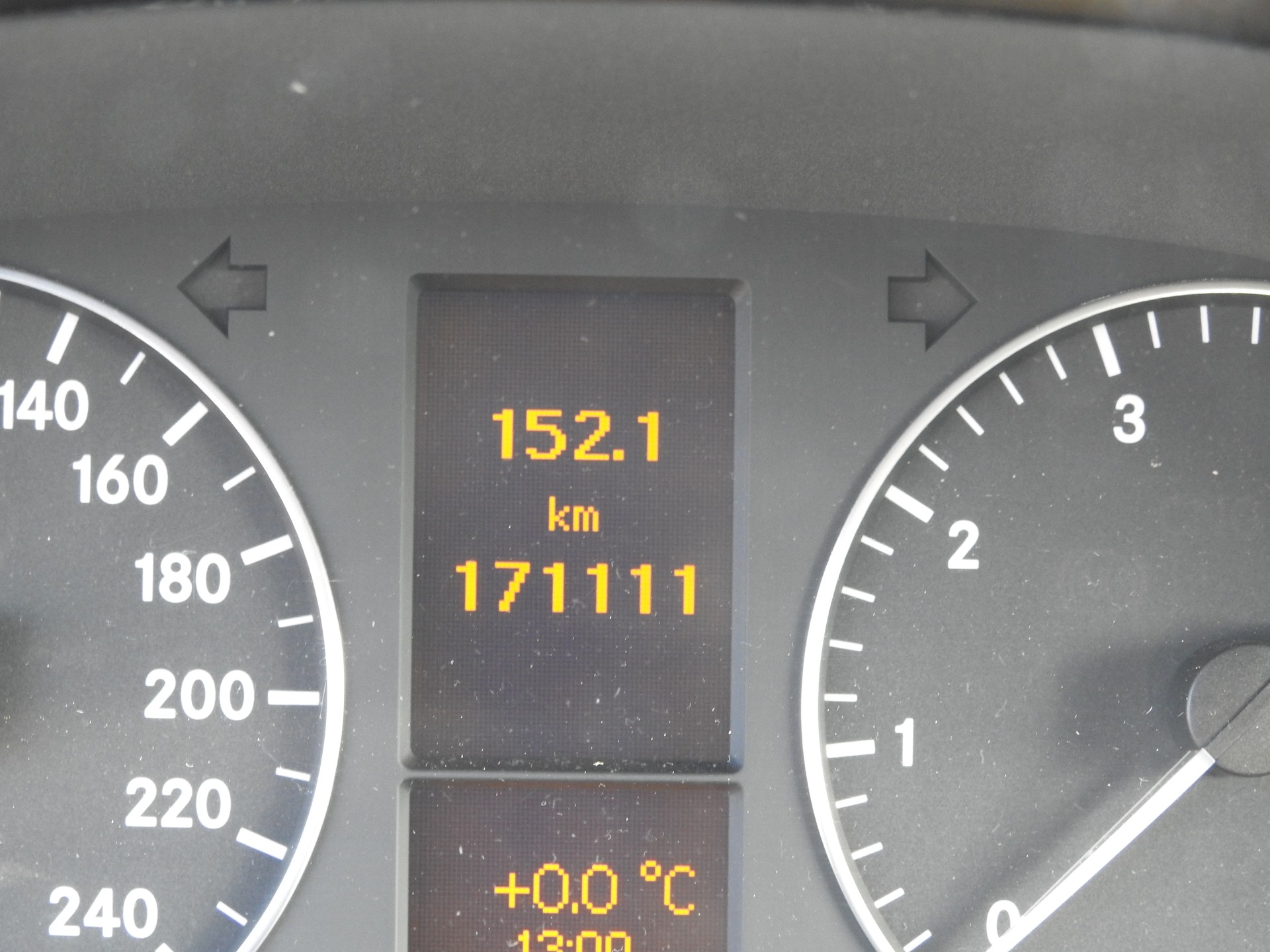 MERCEDES-BENZ A 180 Avantgarde Selection Autotronic-image-16