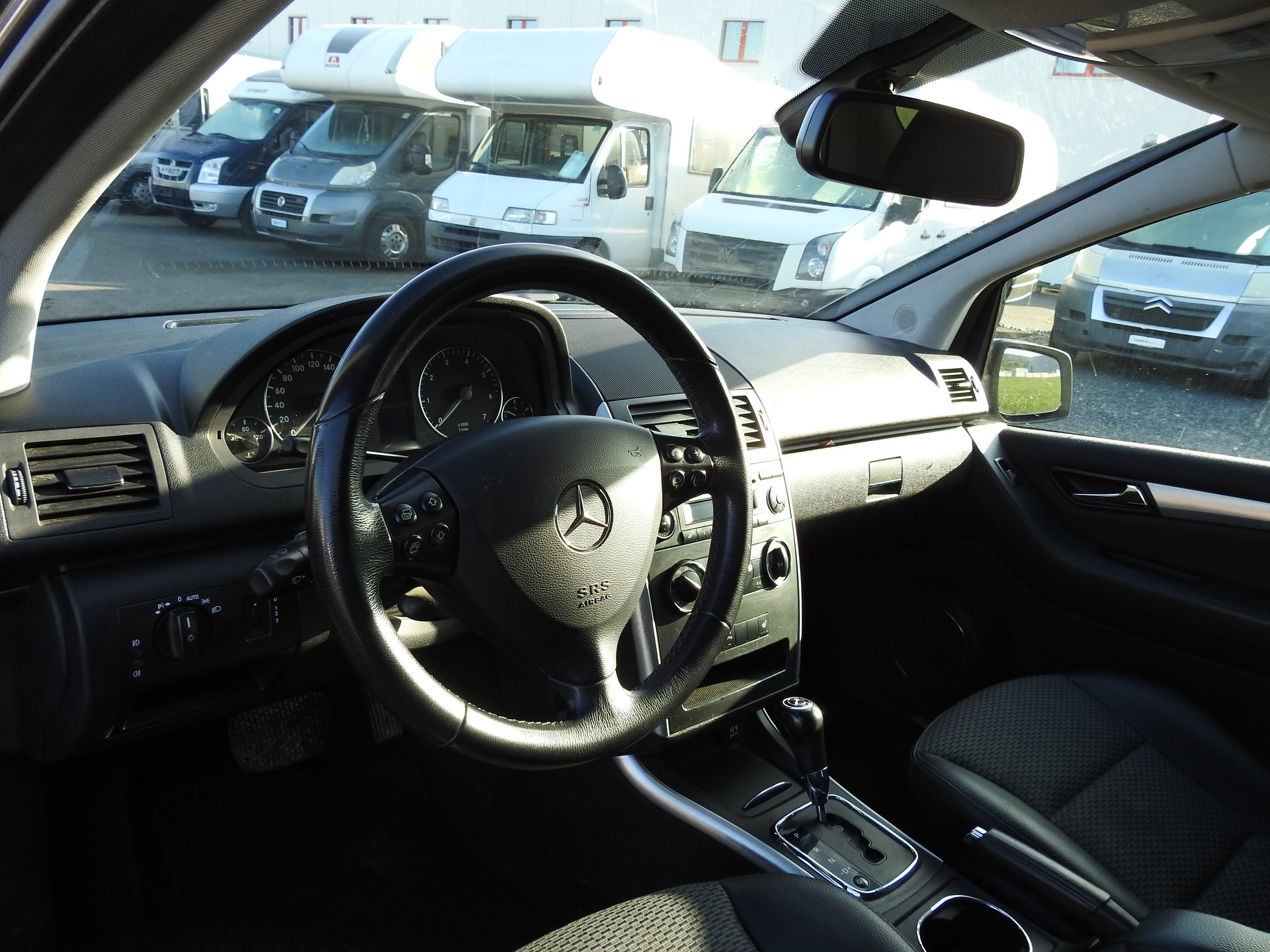 MERCEDES-BENZ A 180 Avantgarde Selection Autotronic-image-11