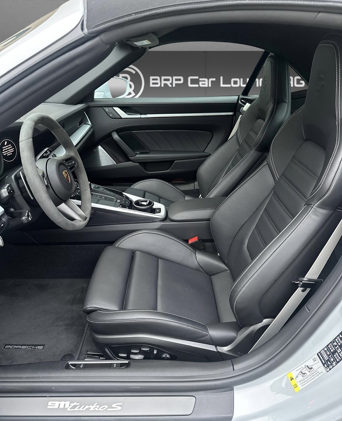 PORSCHE 911 Turbo S Cabriolet PDK-image-8