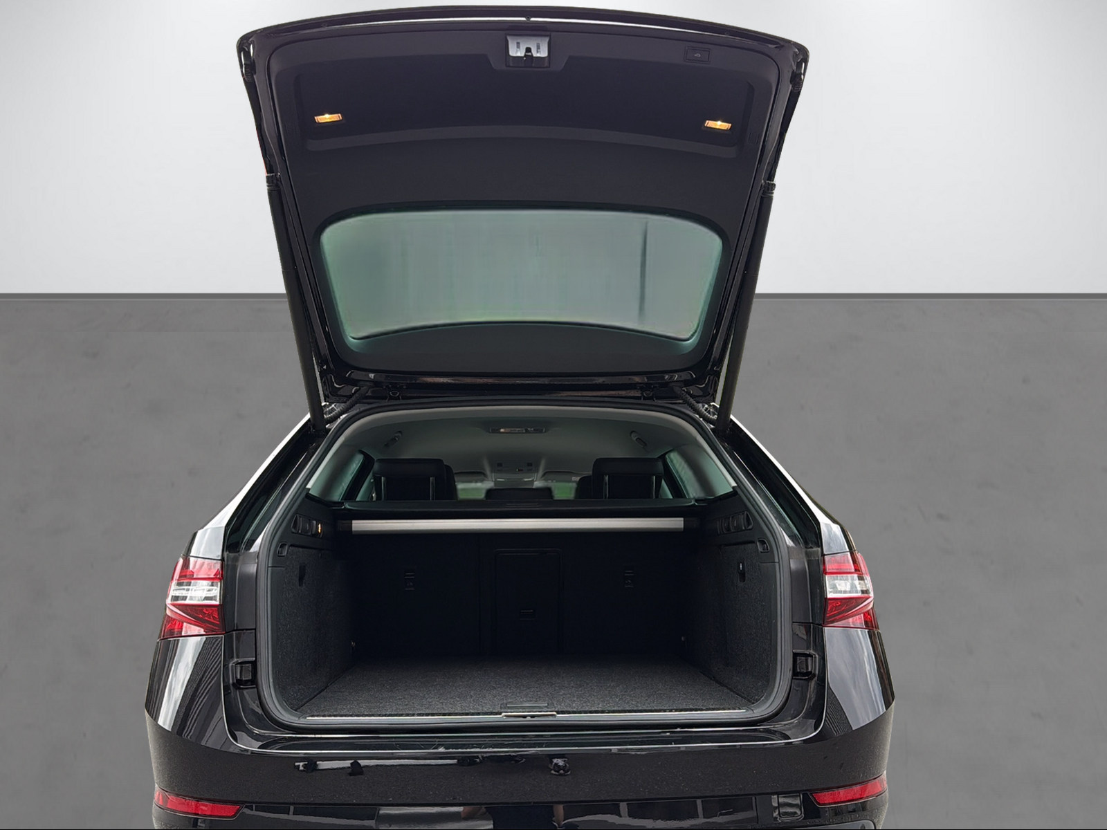 SKODA Superb Combi 2.0 TDI 190 L & K 4x4 DSG-image-5