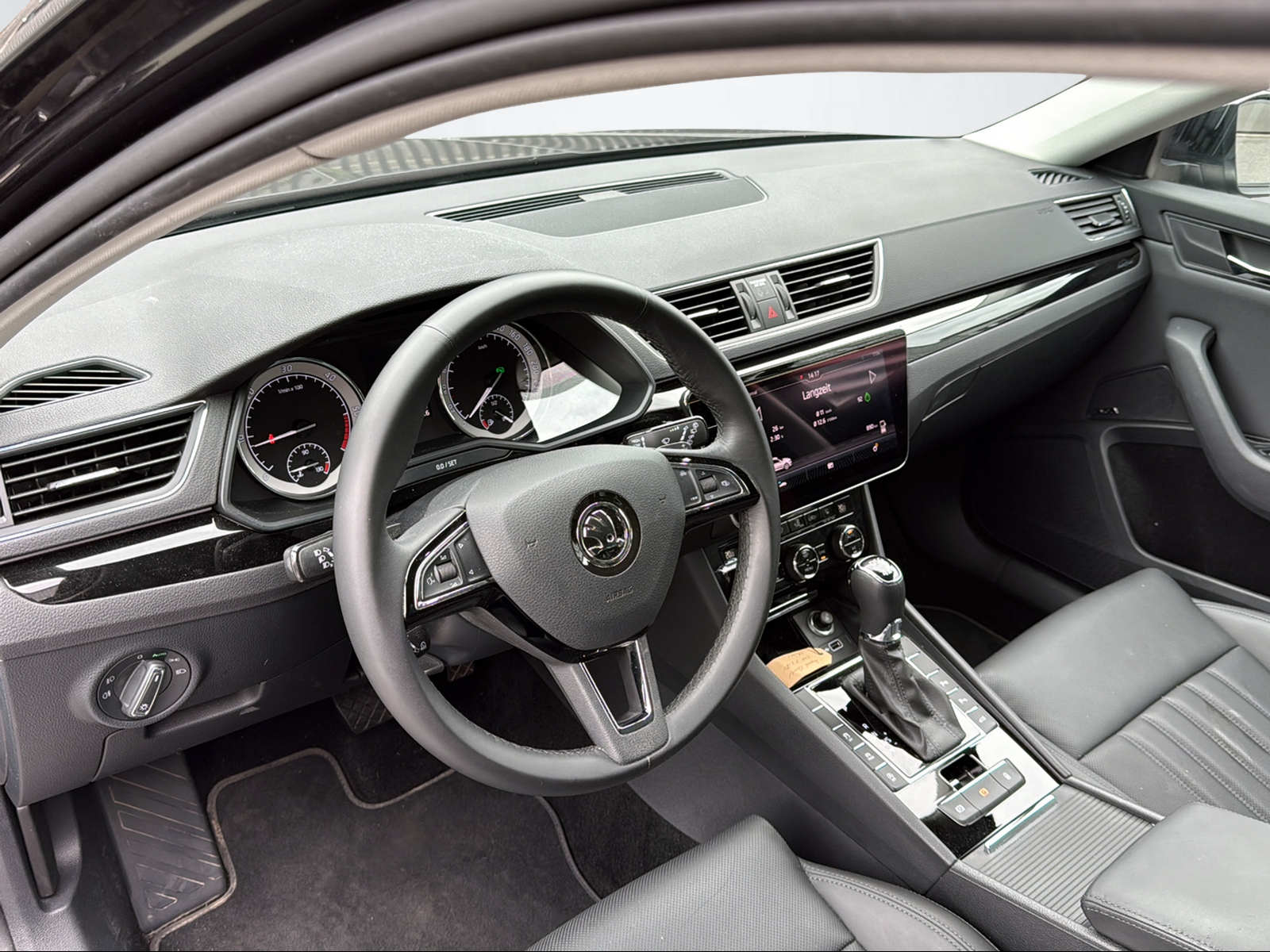 SKODA Superb Combi 2.0 TDI 190 L & K 4x4 DSG-image-7