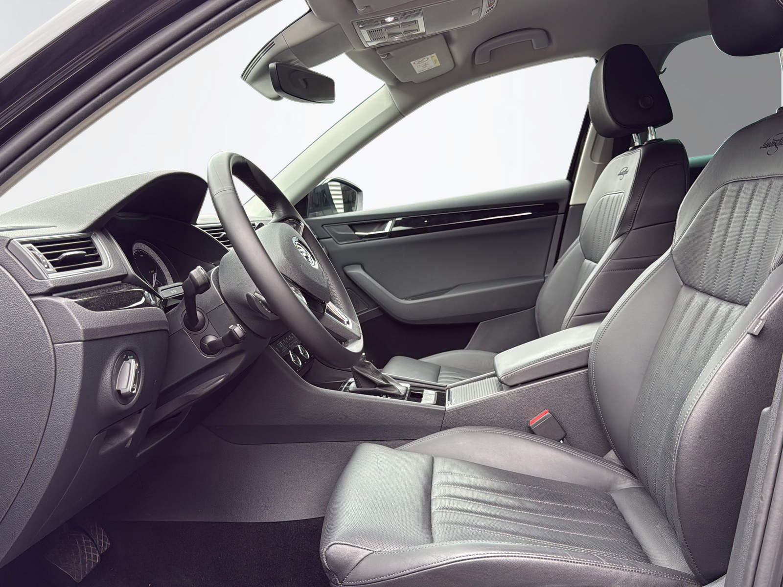 SKODA Superb Combi 2.0 TDI 190 L & K 4x4 DSG-image-8