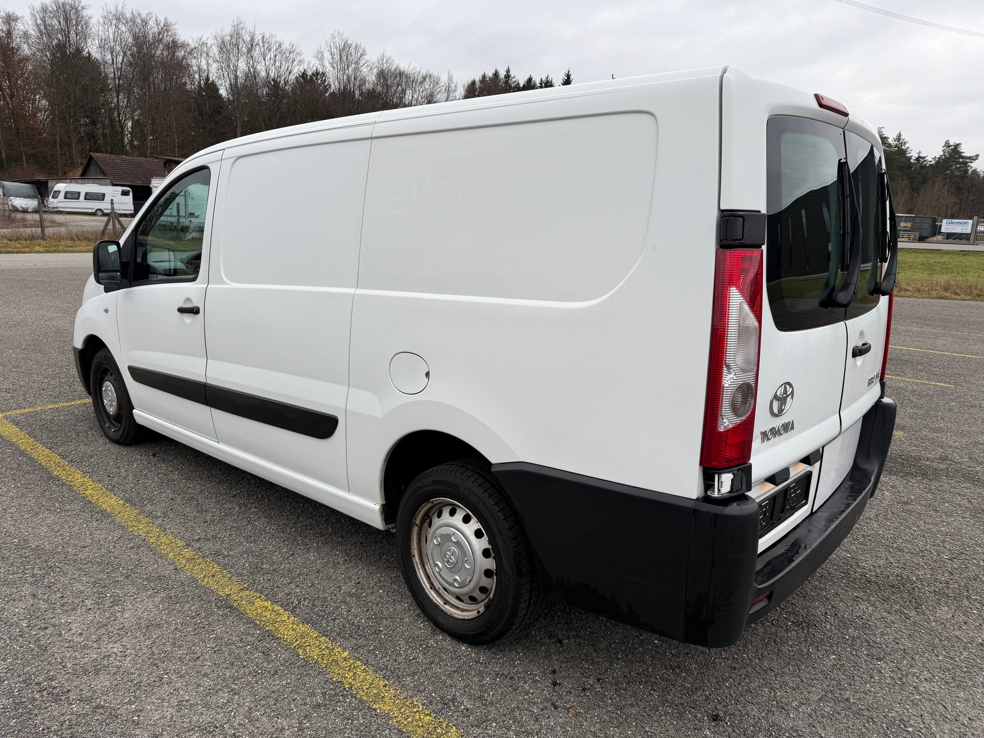 TOYOTA Proace 2.0D Glass Van Terra L2H1-image-3