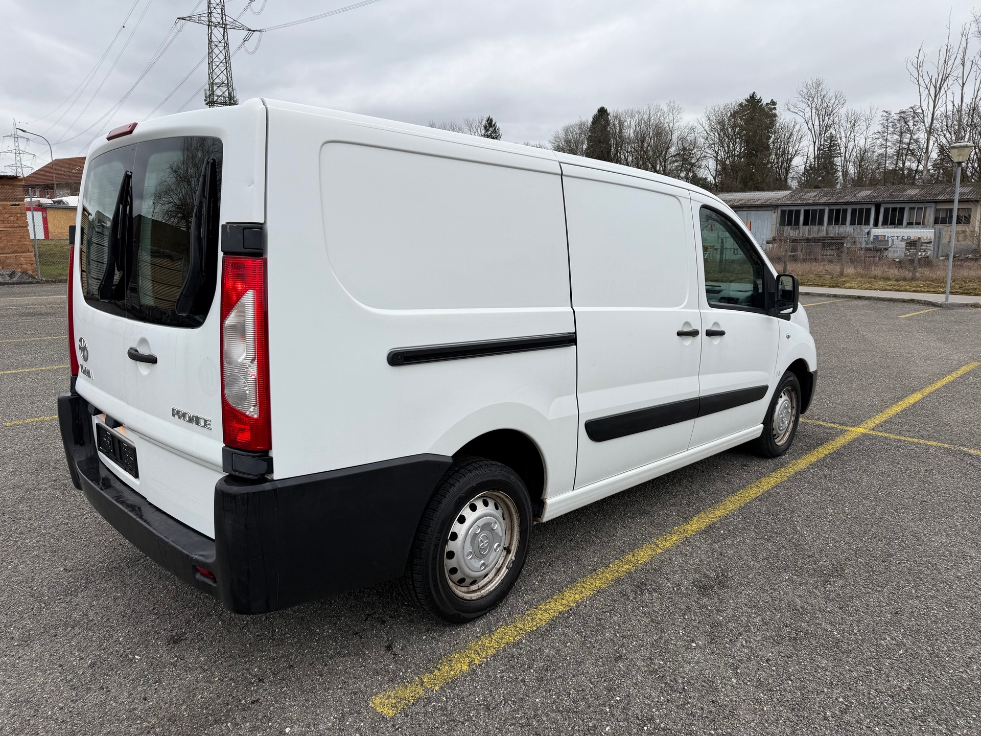 TOYOTA Proace 2.0D Glass Van Terra L2H1-image-2