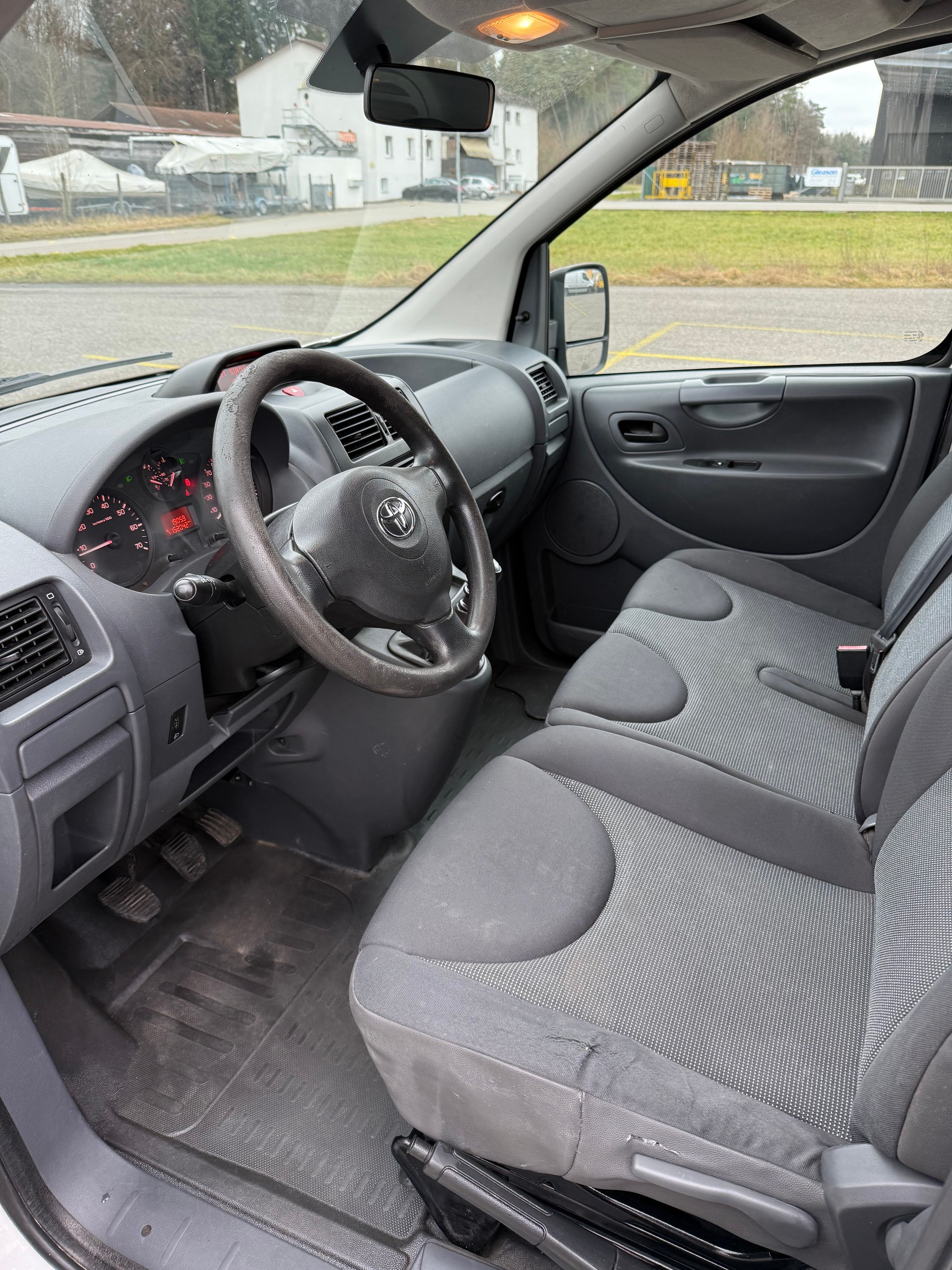 TOYOTA Proace 2.0D Glass Van Terra L2H1-image-6