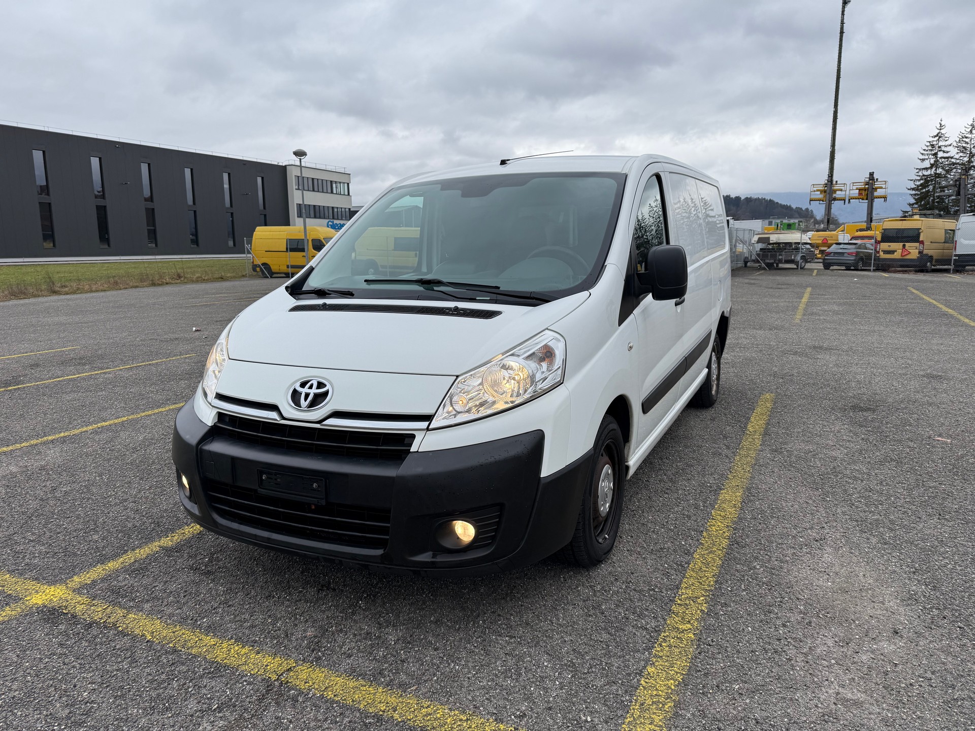 TOYOTA Proace 2.0D Glass Van Terra L2H1-image-0