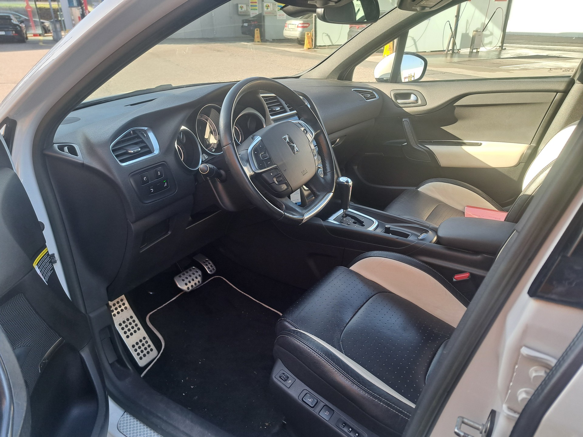 CITROEN C4 DS 4 2.0 HDi Paris rendez-vous Automatic-image-3