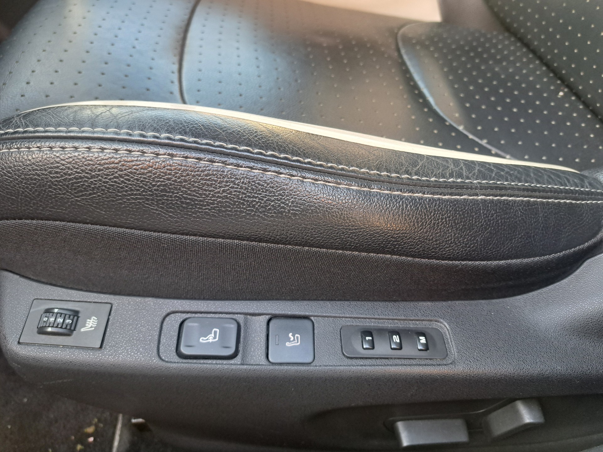 CITROEN C4 DS 4 2.0 HDi Paris rendez-vous Automatic-image-4