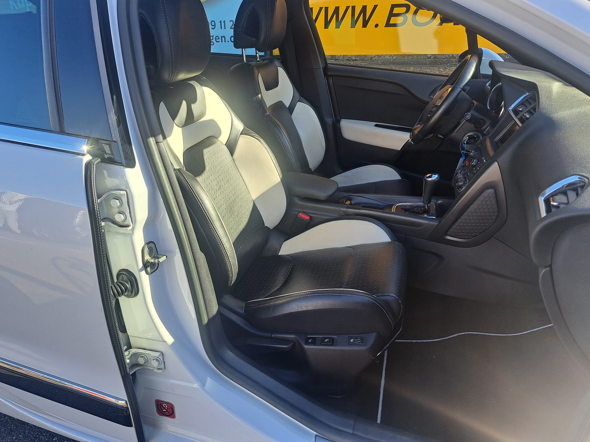 CITROEN C4 DS 4 2.0 HDi Paris rendez-vous Automatic-image-8
