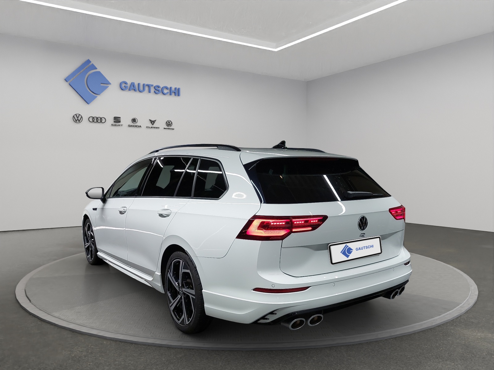 VW Golf Variant 2.0 TSI R DSG 4Motion-image-2