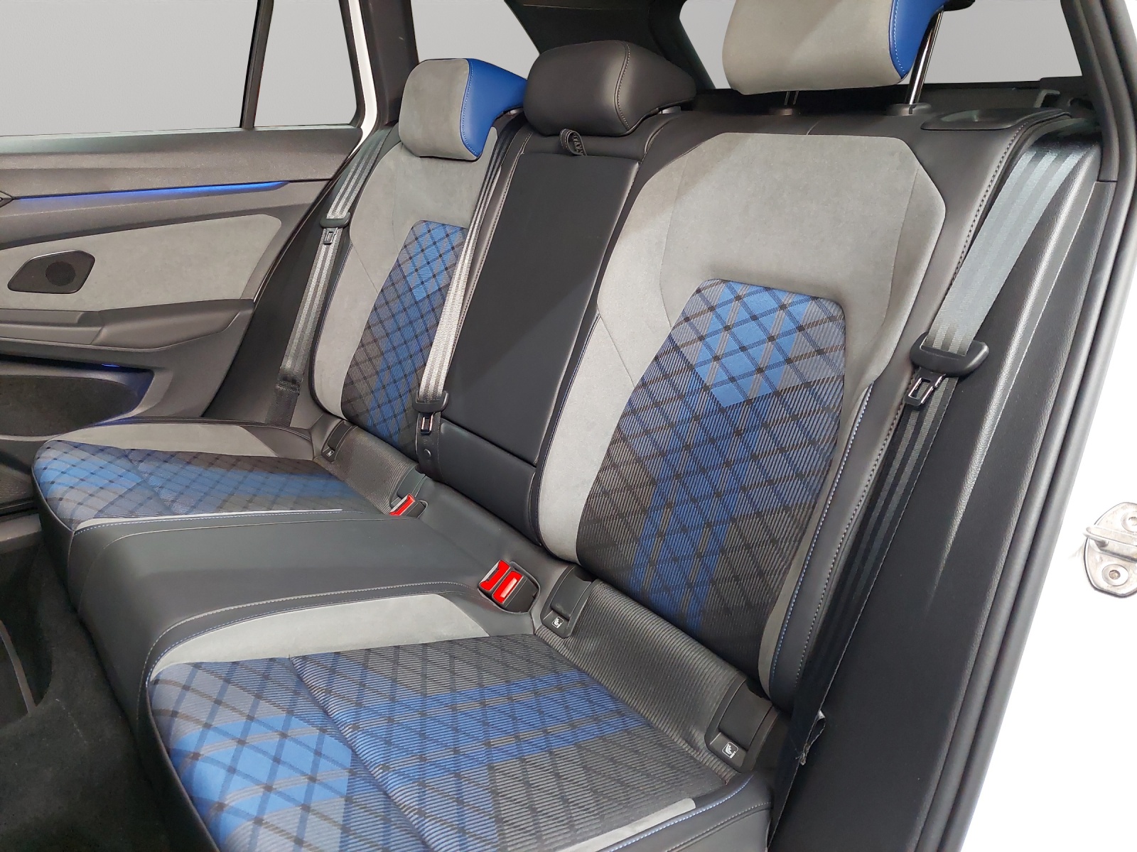 VW Golf Variant 2.0 TSI R DSG 4Motion-image-7