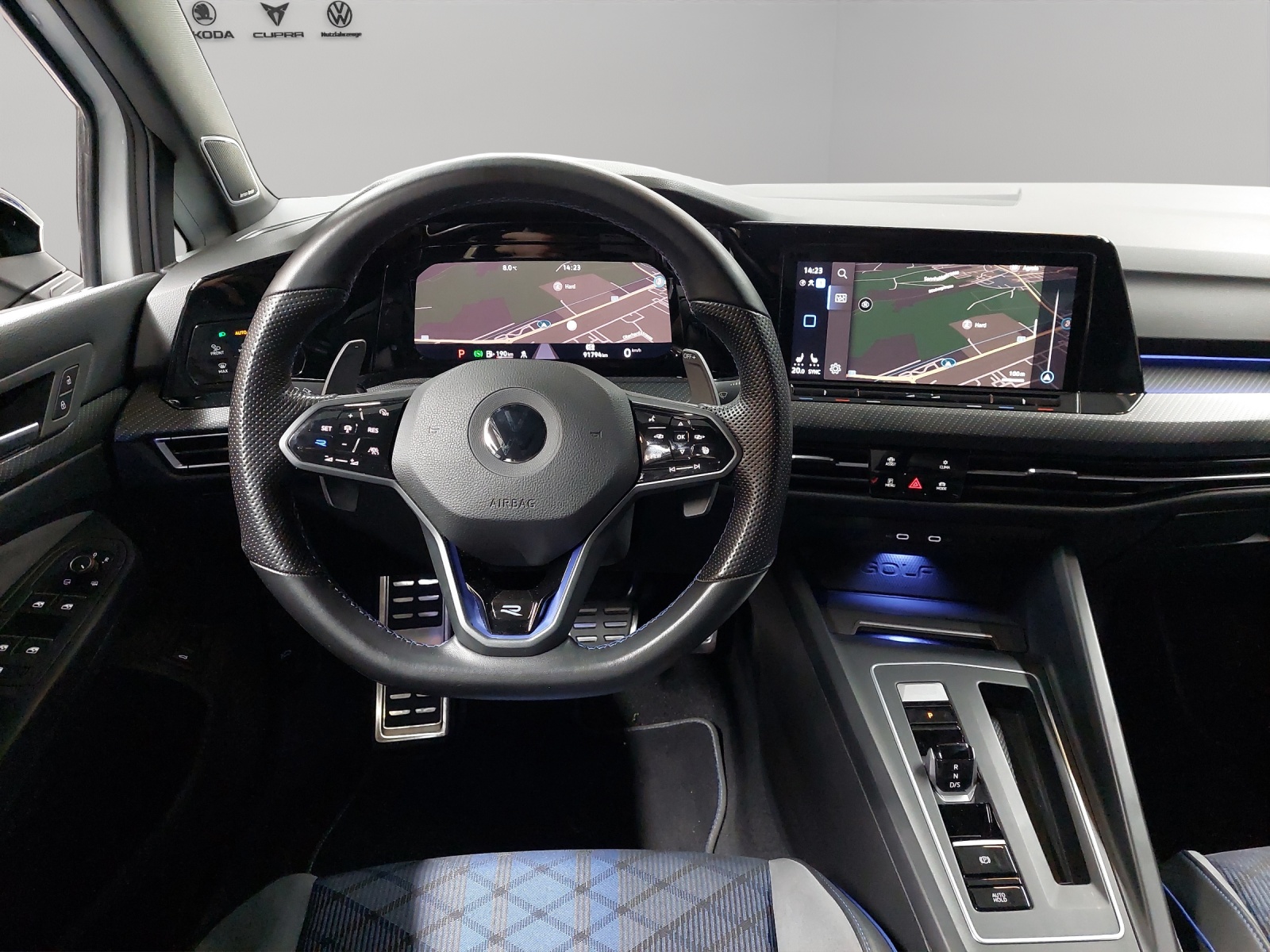 VW Golf Variant 2.0 TSI R DSG 4Motion-image-6