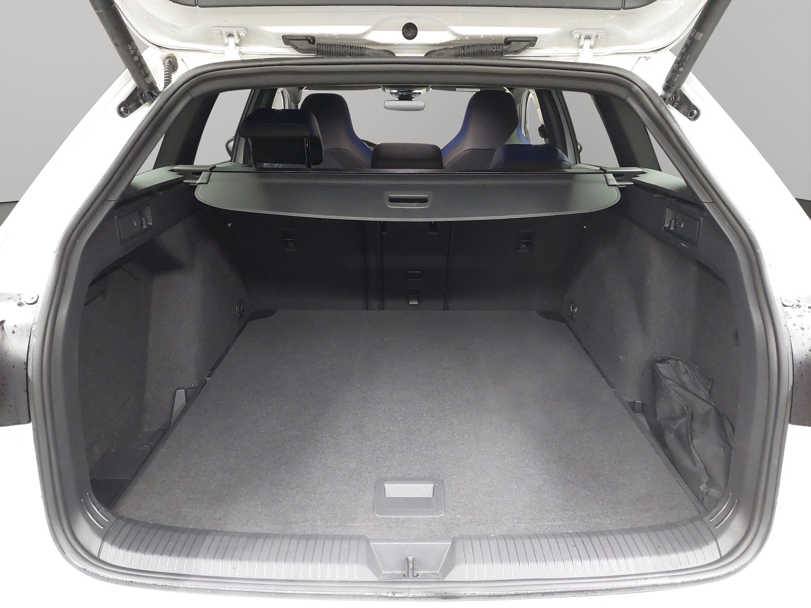 VW Golf Variant 2.0 TSI R DSG 4Motion-image-10