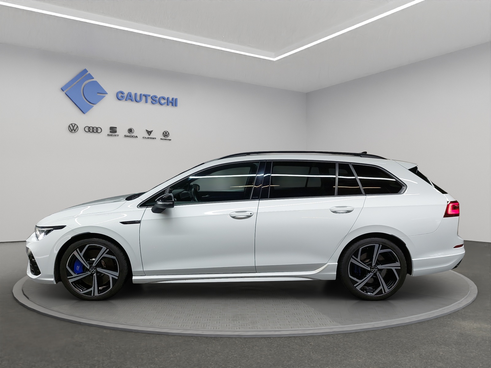 VW Golf Variant 2.0 TSI R DSG 4Motion-image-1