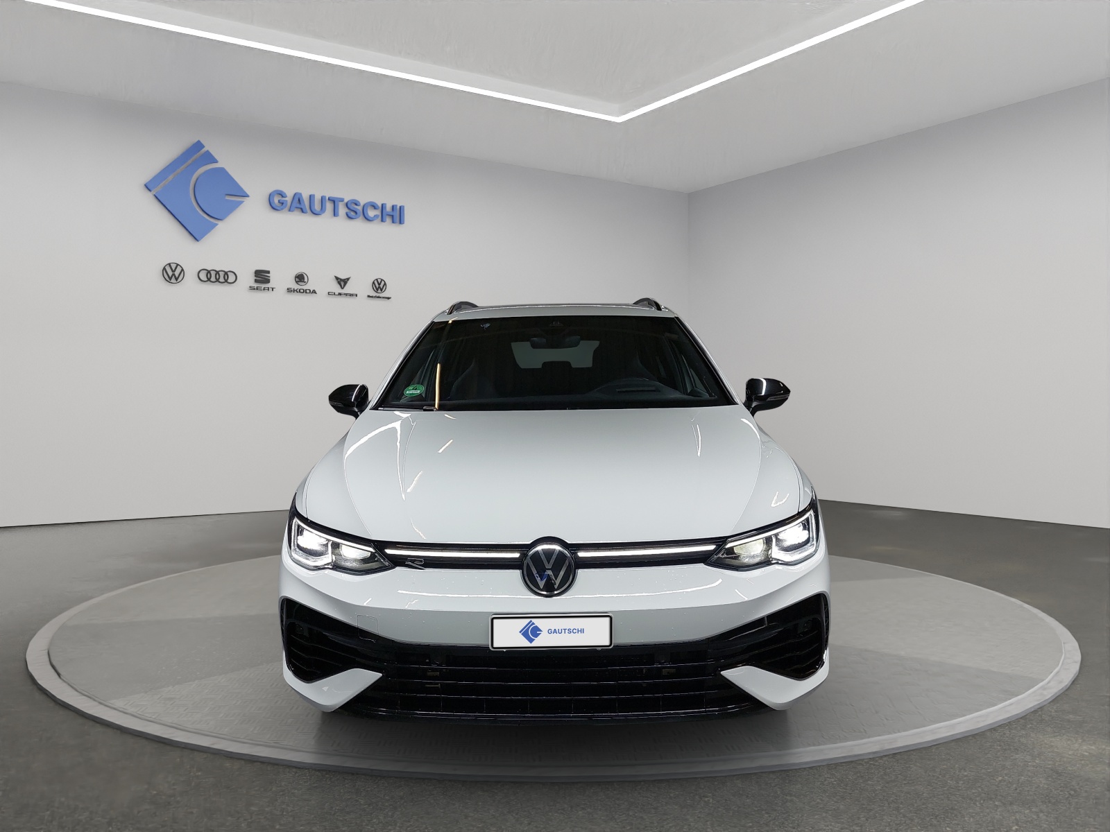 VW Golf Variant 2.0 TSI R DSG 4Motion-image-4
