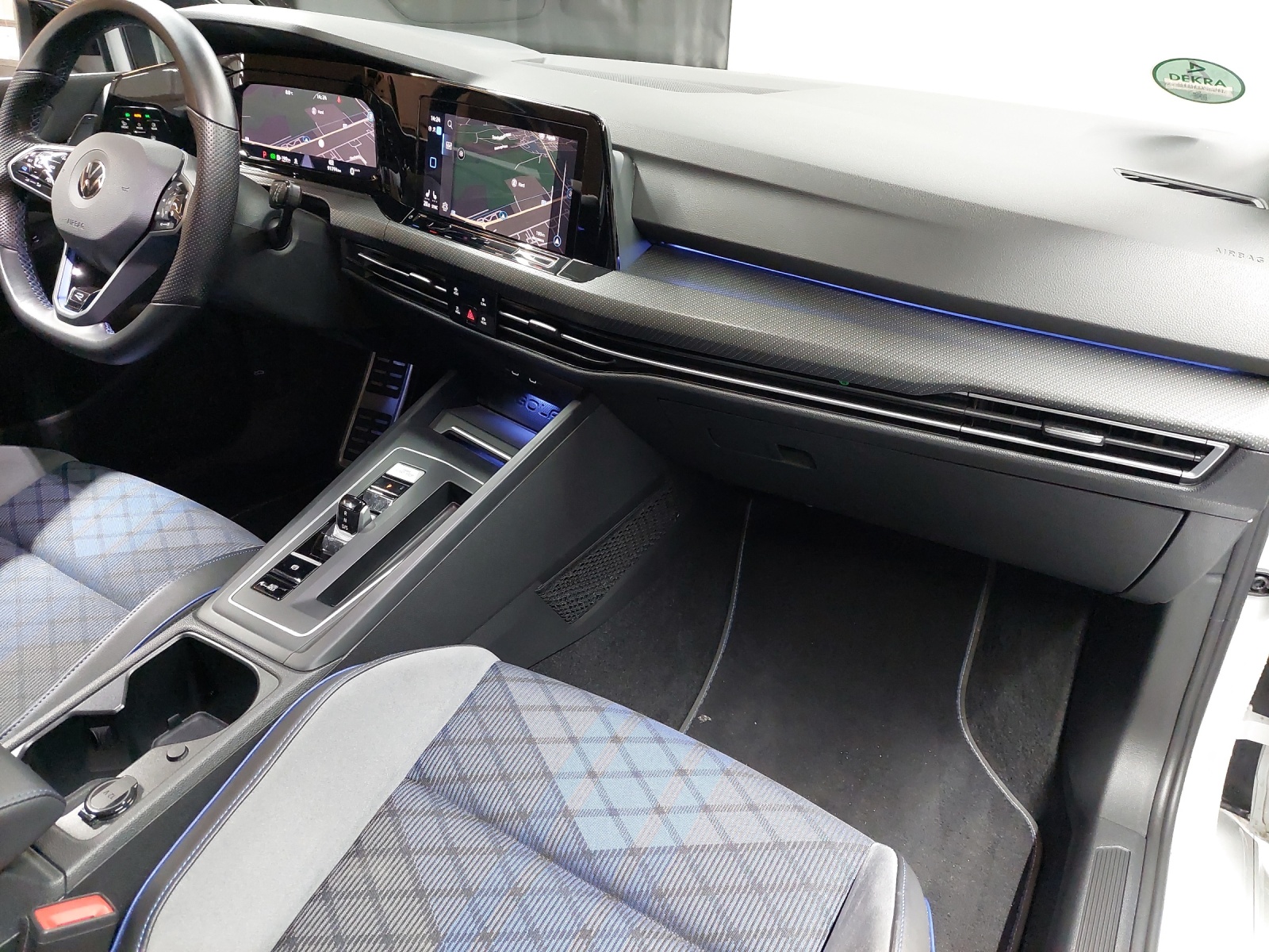 VW Golf Variant 2.0 TSI R DSG 4Motion-image-9