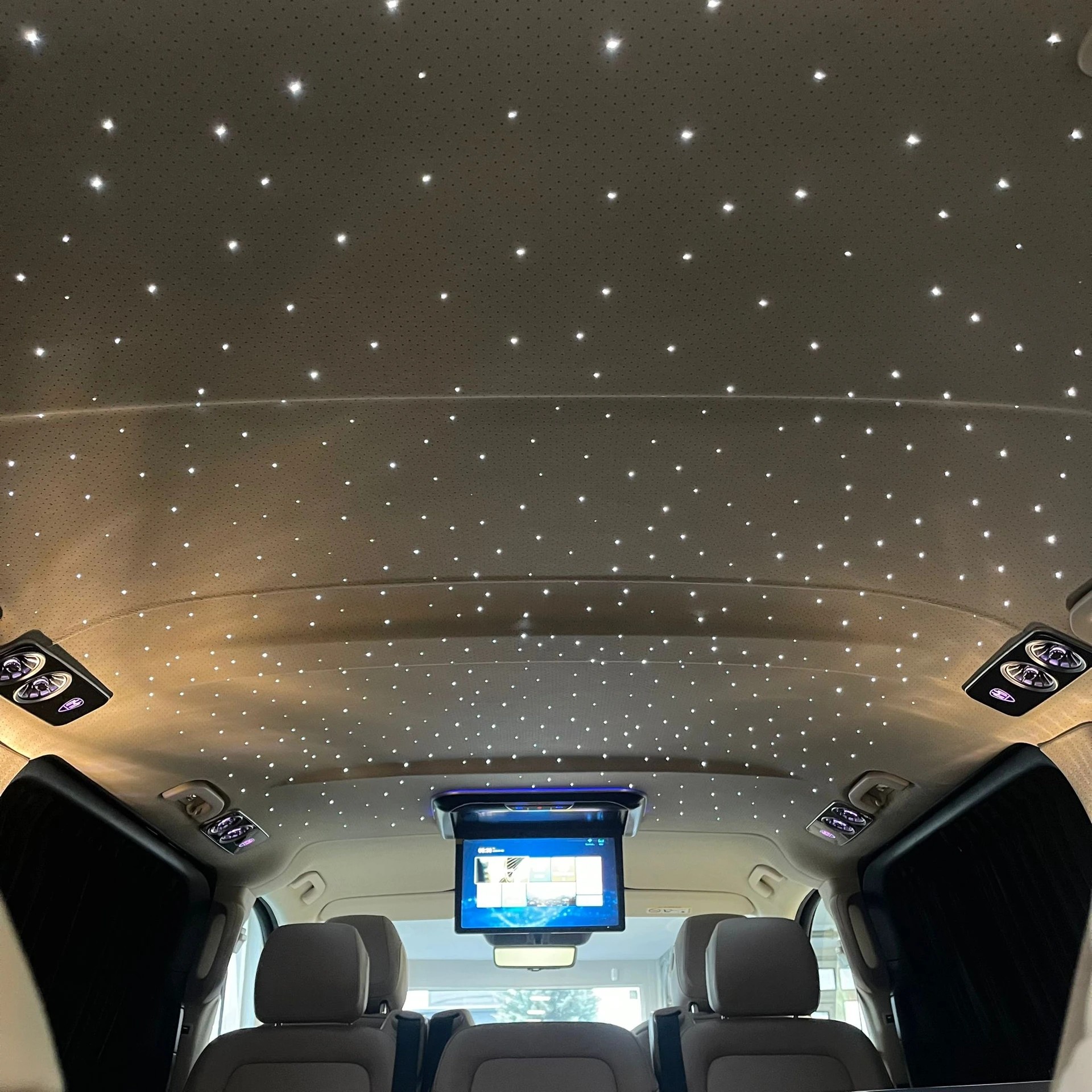 MERCEDES-BENZ V 300 d Extra-Lang 4matic Exclusive FALCON LOCARNO V.I.P-image-33