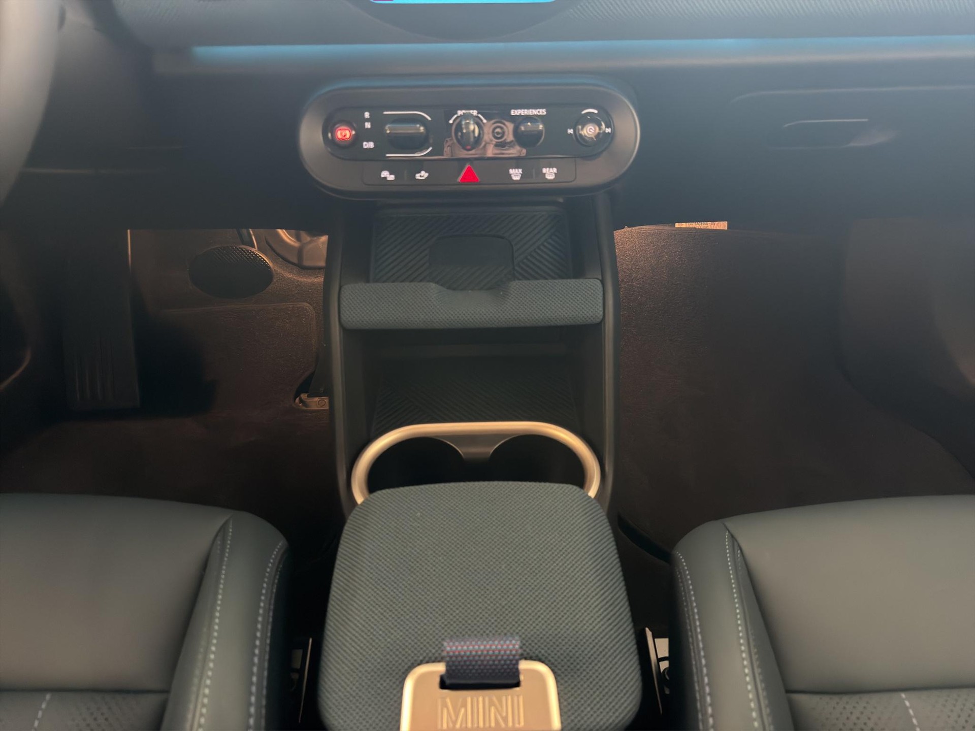 MINI Countryman E Favoured Trim-image-15