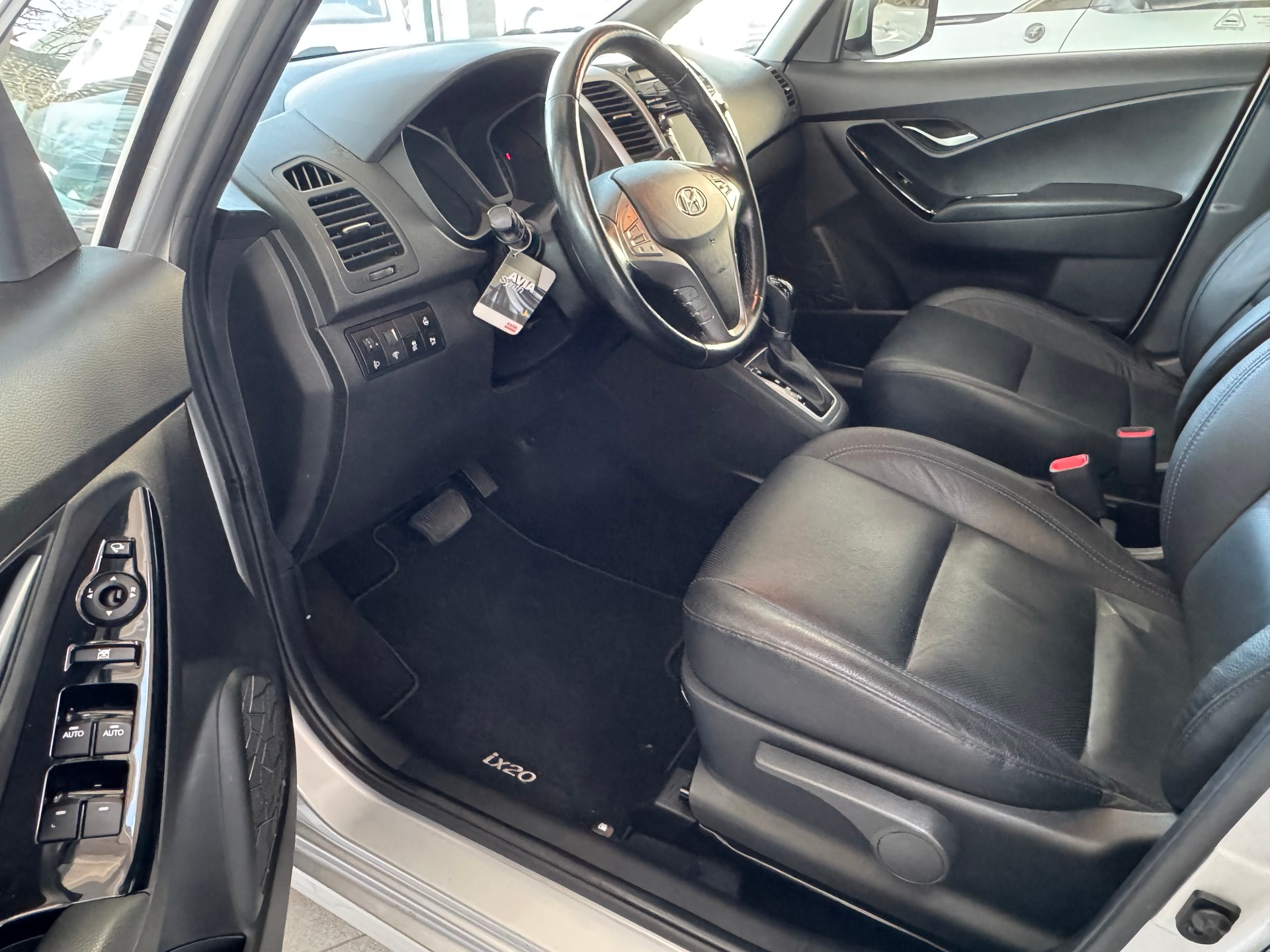 HYUNDAI iX20 1.6 Vertex Automatic-image-5