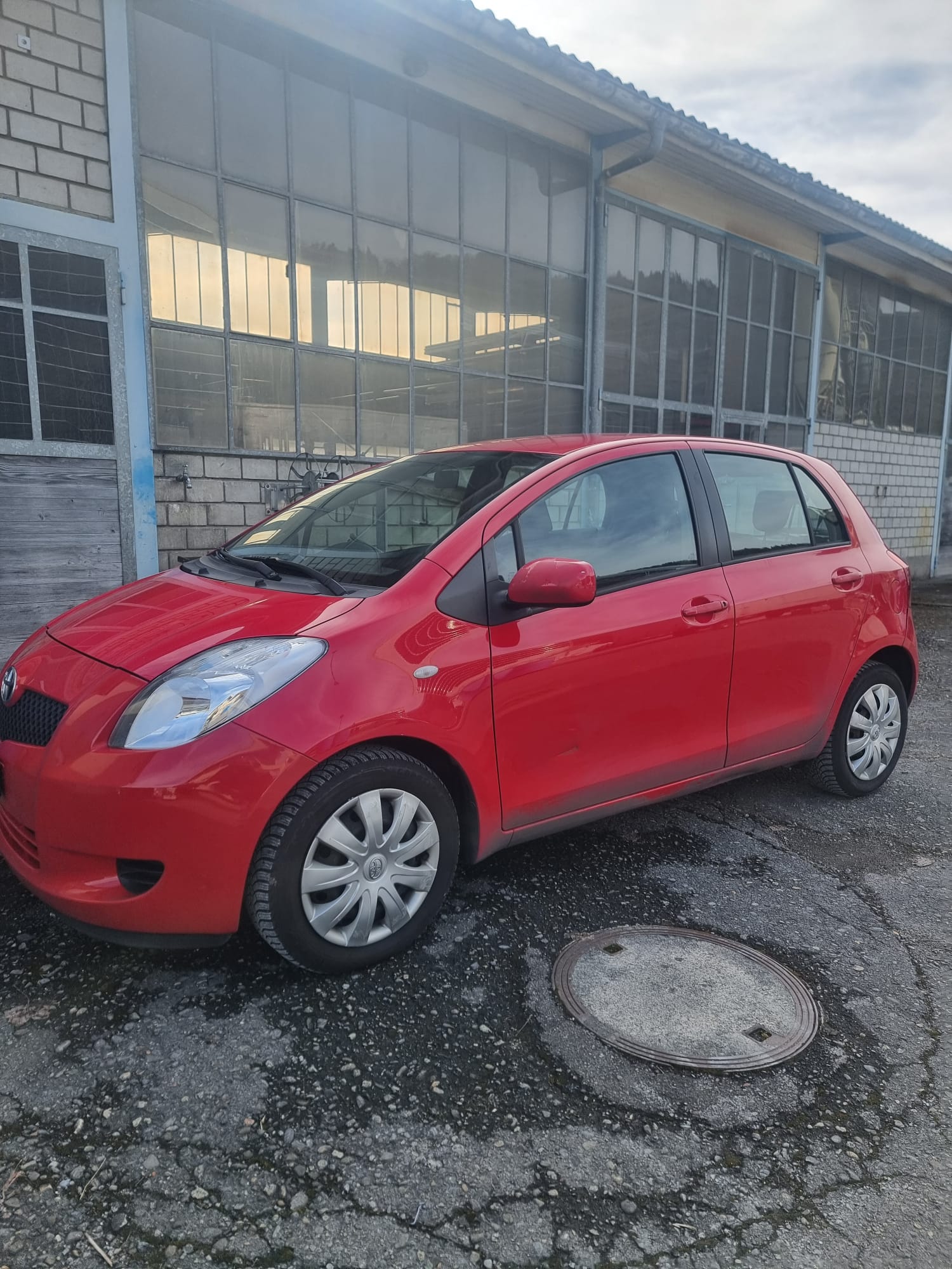 TOYOTA Yaris 1.3 Linea Sol-image-2