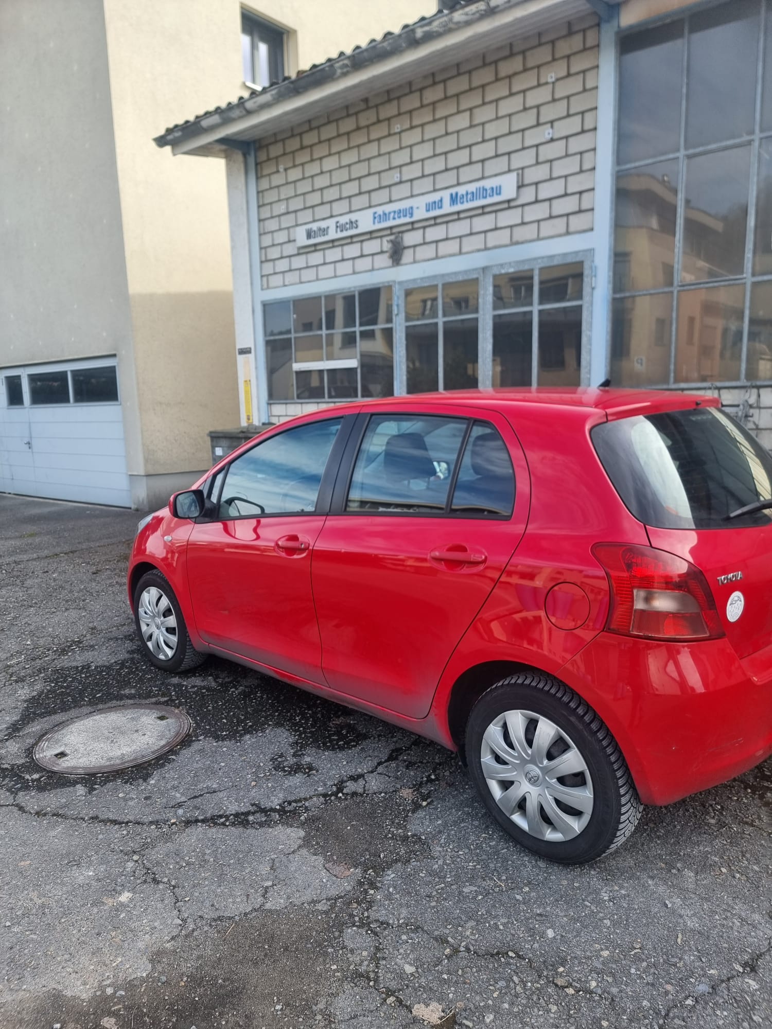 TOYOTA Yaris 1.3 Linea Sol-image-5