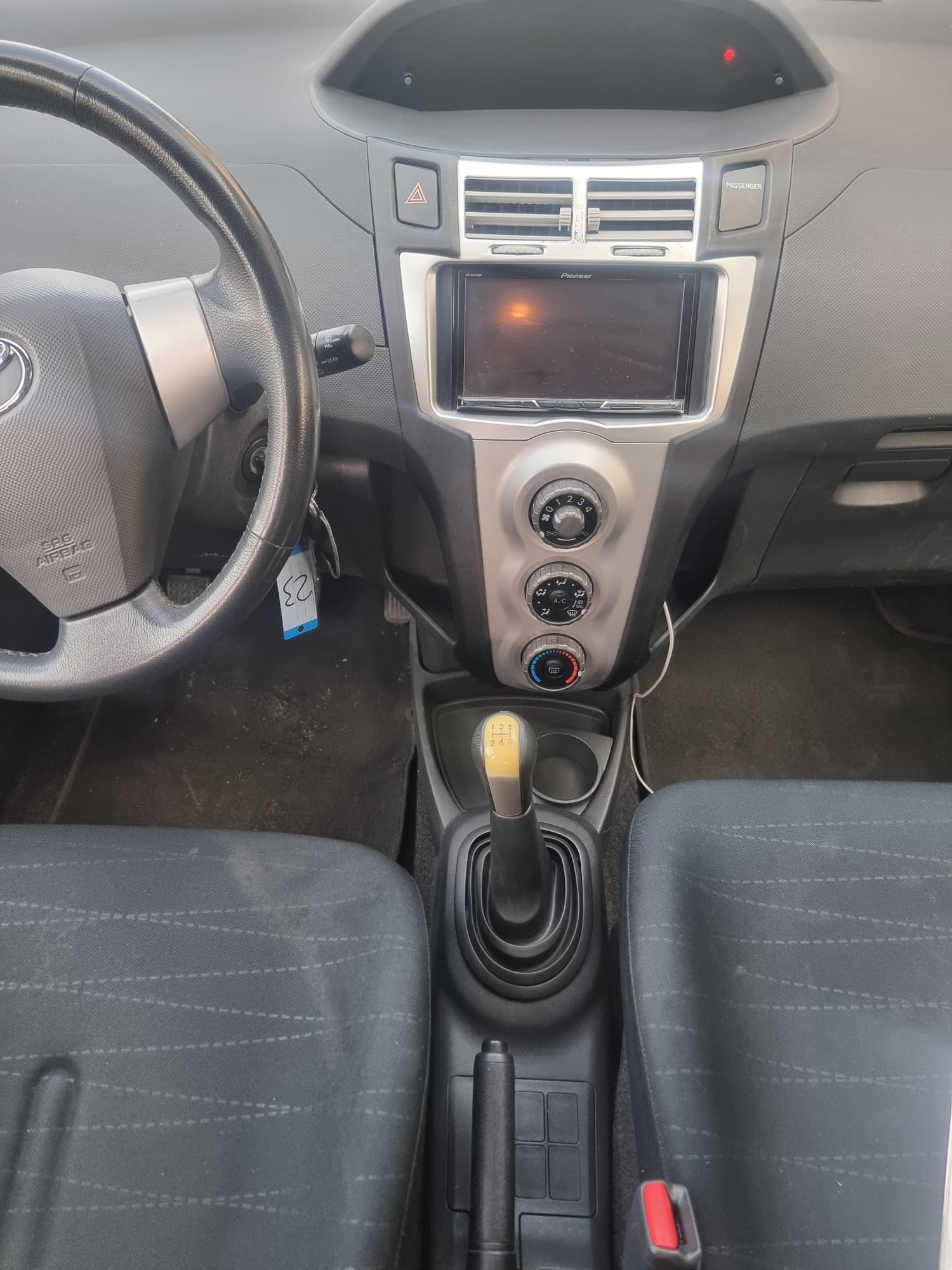 TOYOTA Yaris 1.3 Linea Sol-image-7