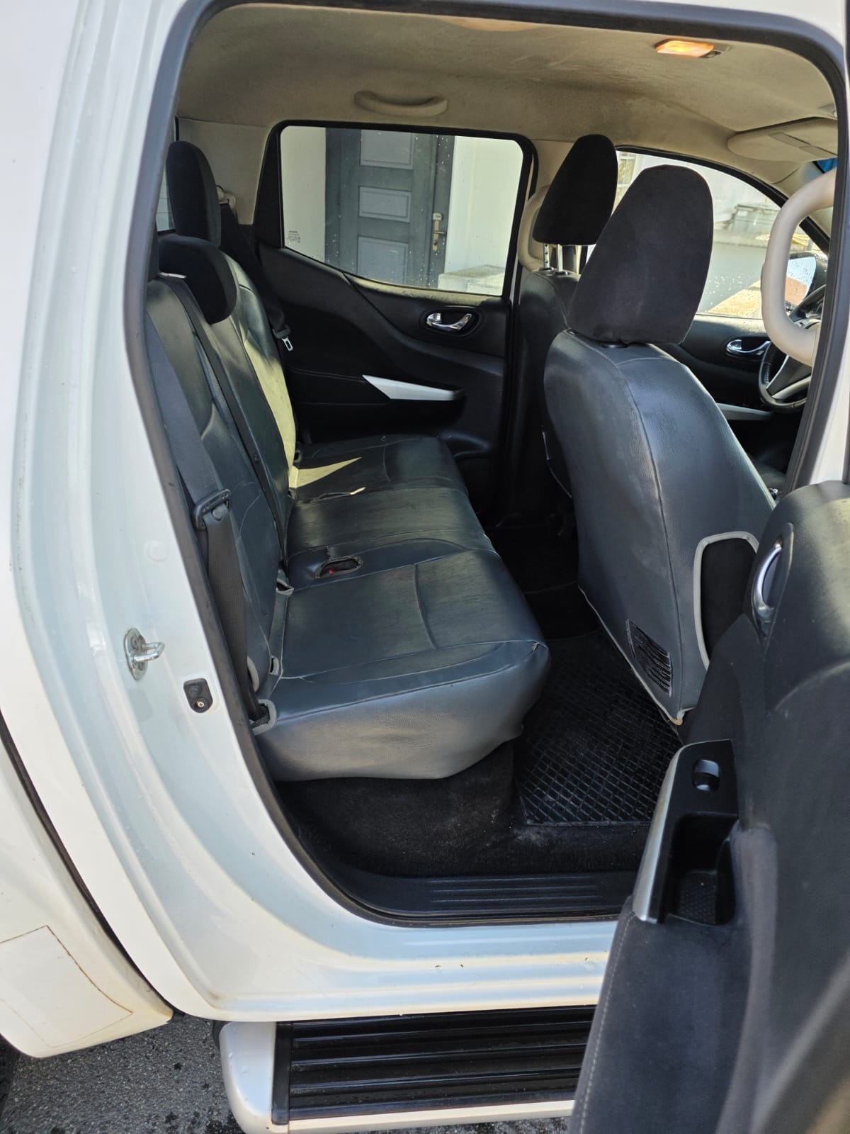 NISSAN Navara Double Cab N-Connecta 2.3 dCi 4WD Automatic-image-10