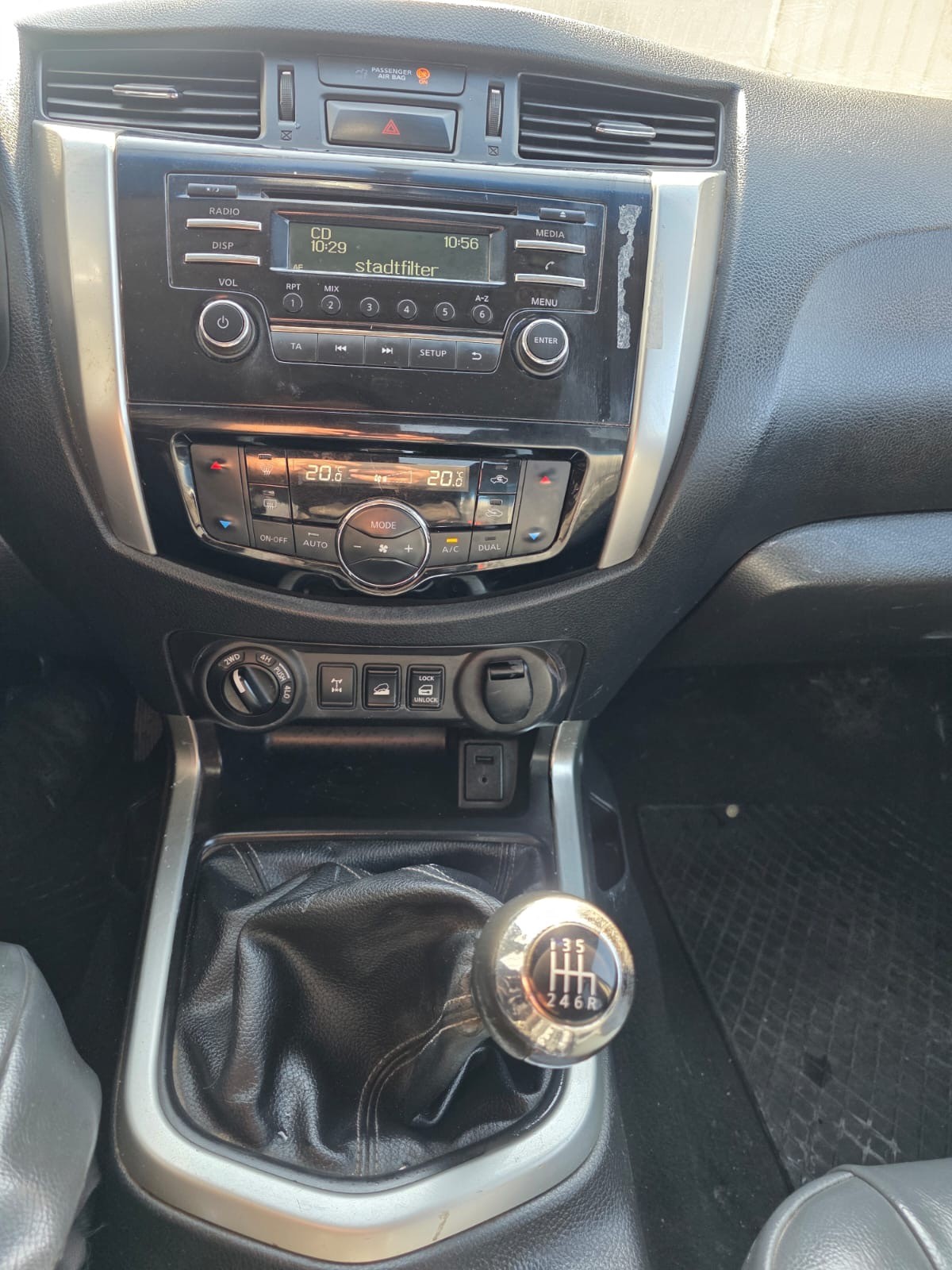 NISSAN Navara Double Cab N-Connecta 2.3 dCi 4WD Automatic-image-9