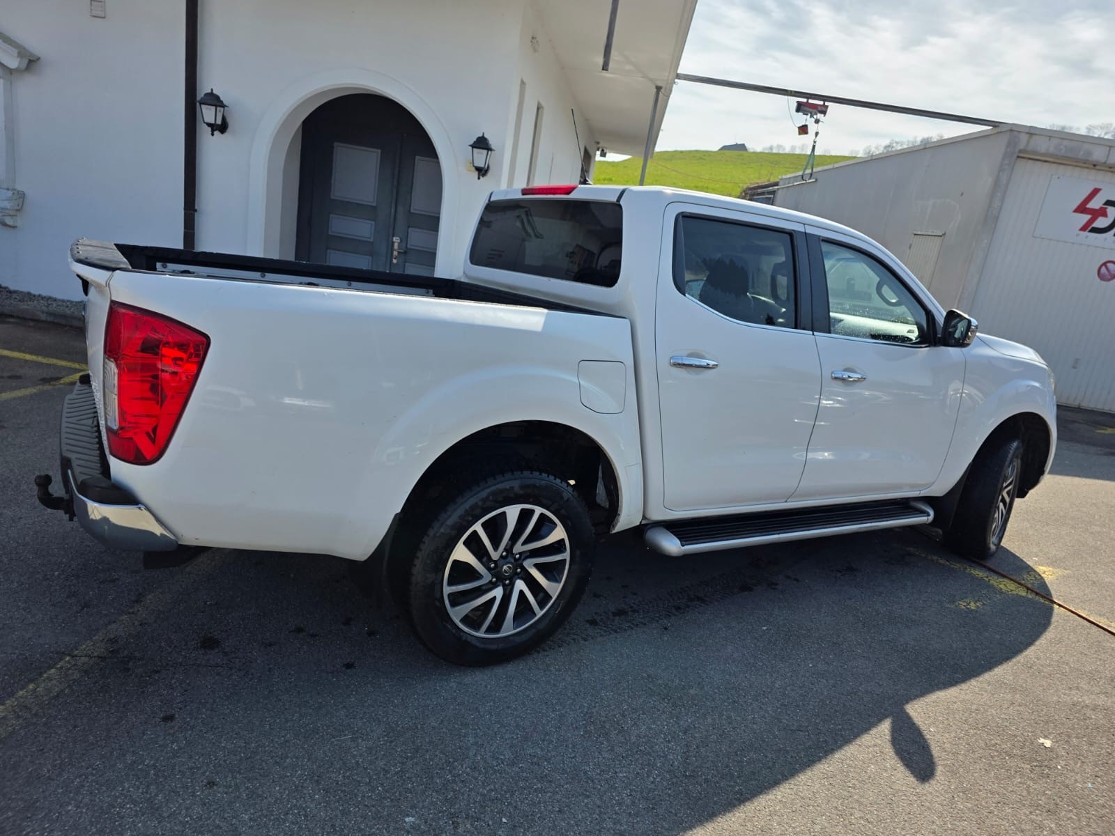 NISSAN Navara Double Cab N-Connecta 2.3 dCi 4WD Automatic-image-2