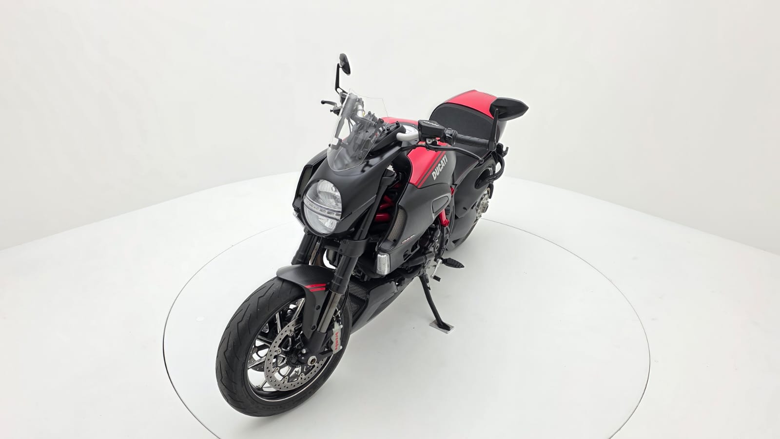 DUCATI Diavel 1200 Carbon-showroom-element-2
