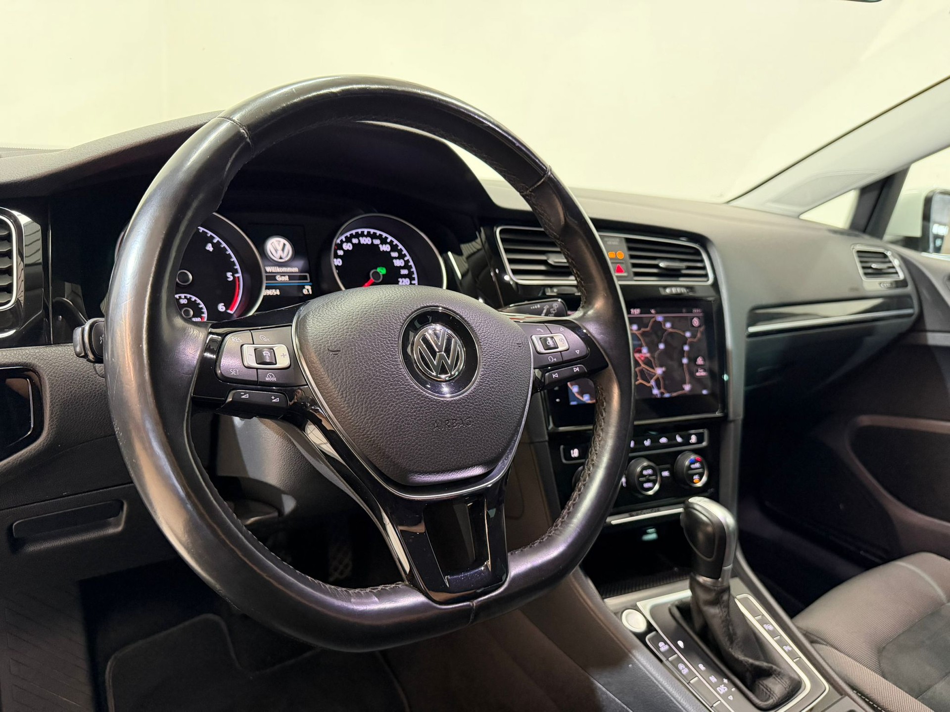 VW Golf 2.0 TDI Highline 4Motion DSG-image-5