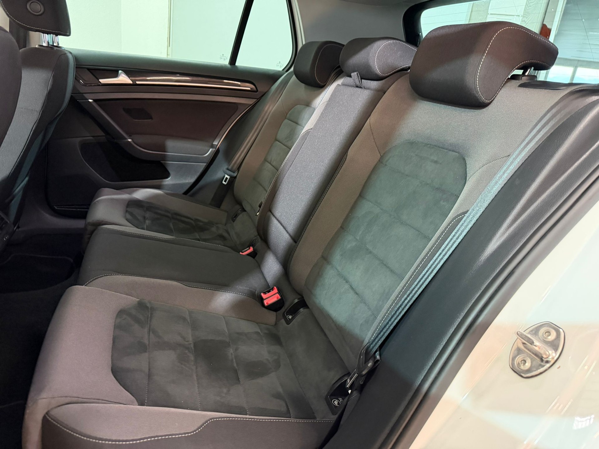 VW Golf 2.0 TDI Highline 4Motion DSG-image-9