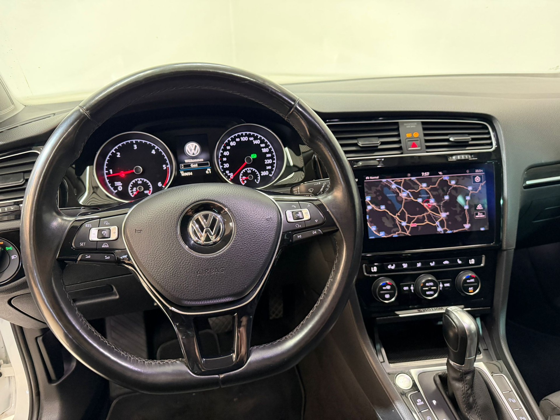 VW Golf 2.0 TDI Highline 4Motion DSG-image-6