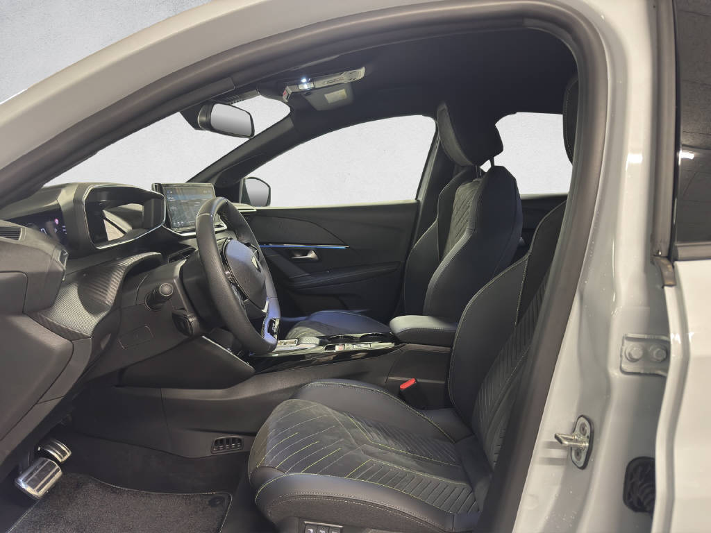 PEUGEOT 208 1.2 Hybrid 145 GT-image-9
