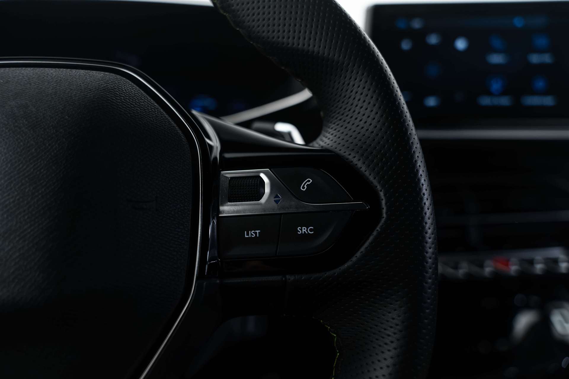 PEUGEOT 2008 1.2 145 MHEV GT Automat-image-15