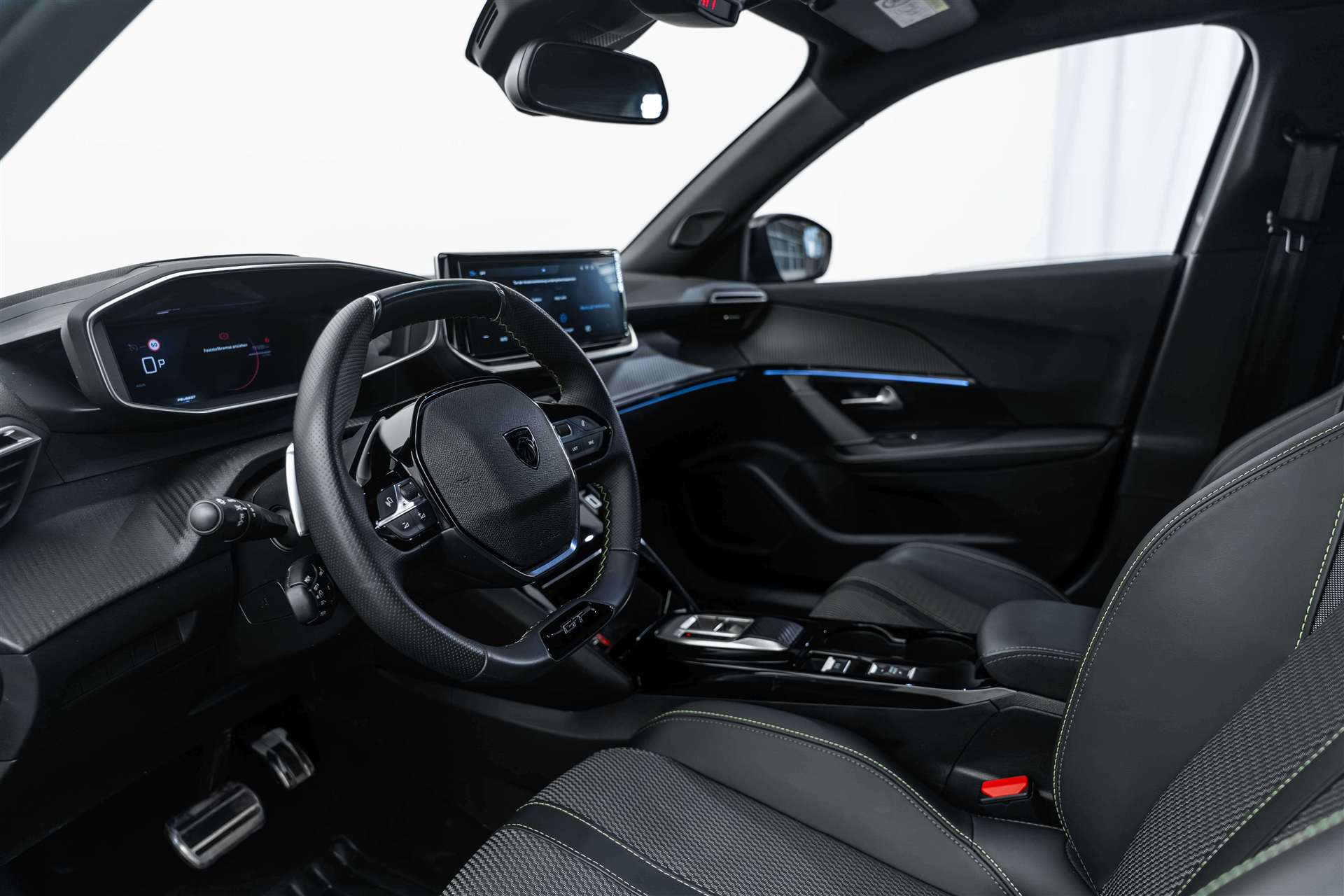 PEUGEOT 2008 1.2 145 MHEV GT Automat-image-7