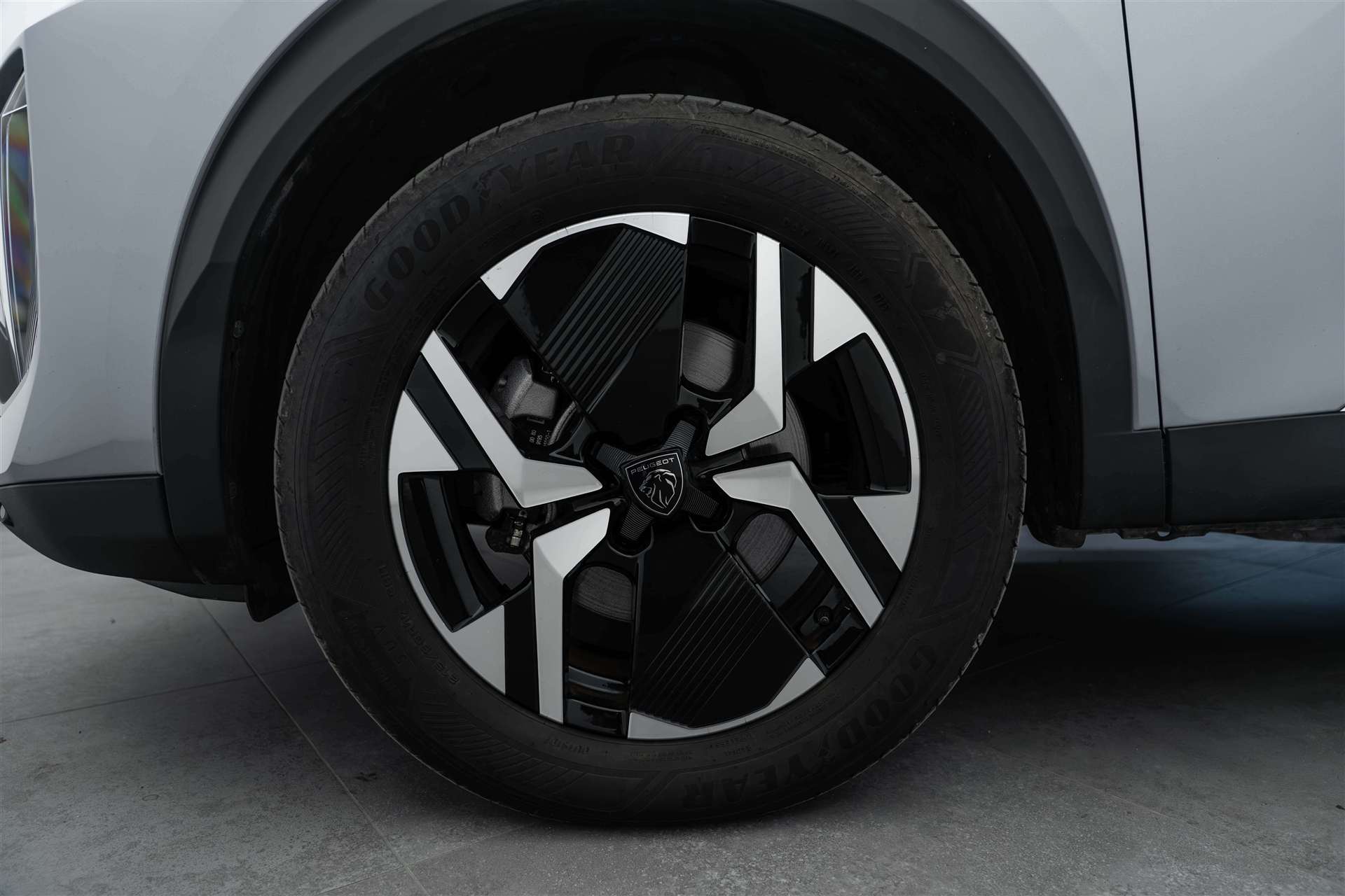 PEUGEOT 2008 1.2 145 MHEV GT Automat-image-5