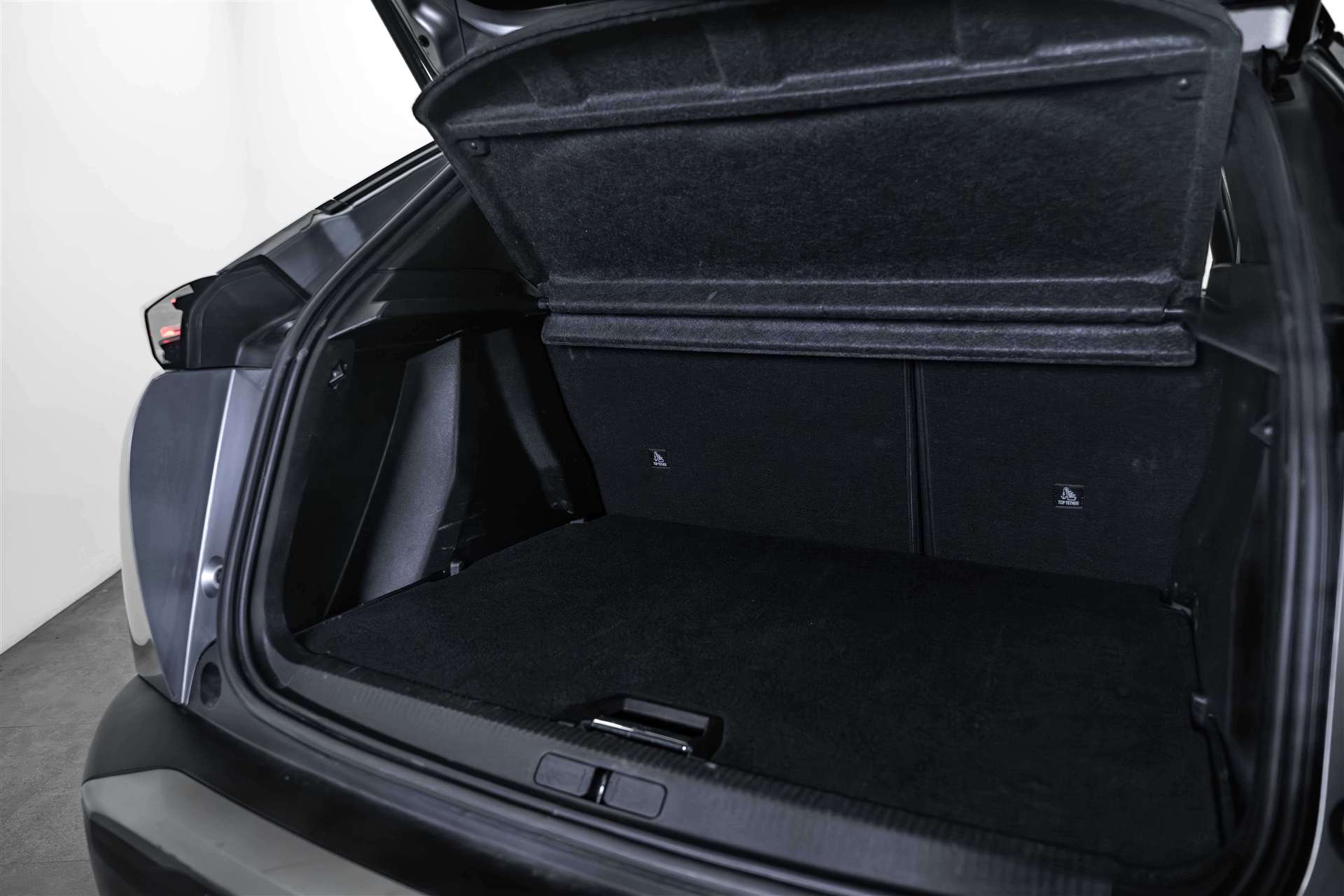 PEUGEOT 2008 1.2 145 MHEV GT Automat-image-4