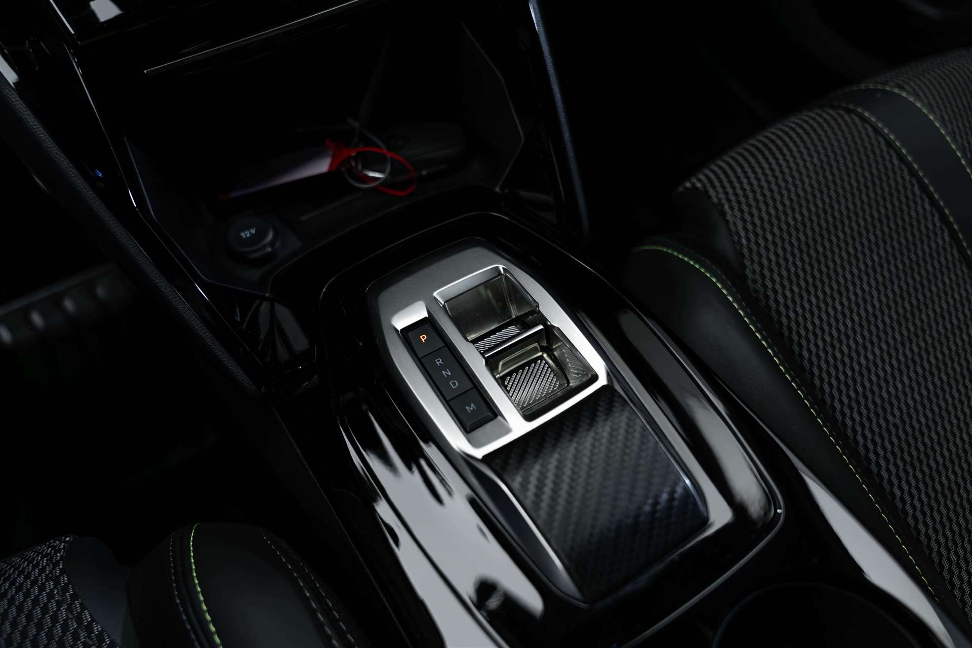 PEUGEOT 2008 1.2 145 MHEV GT Automat-image-21