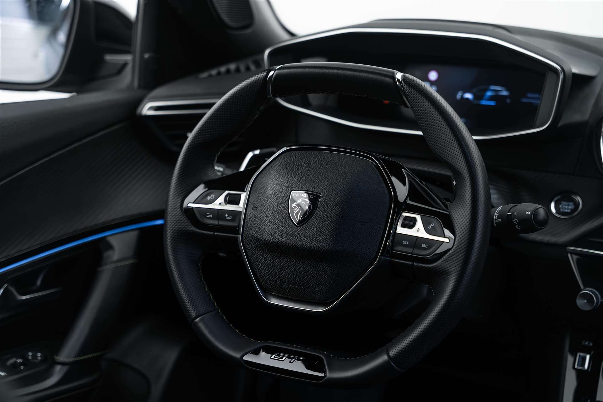 PEUGEOT 2008 1.2 145 MHEV GT Automat-image-9
