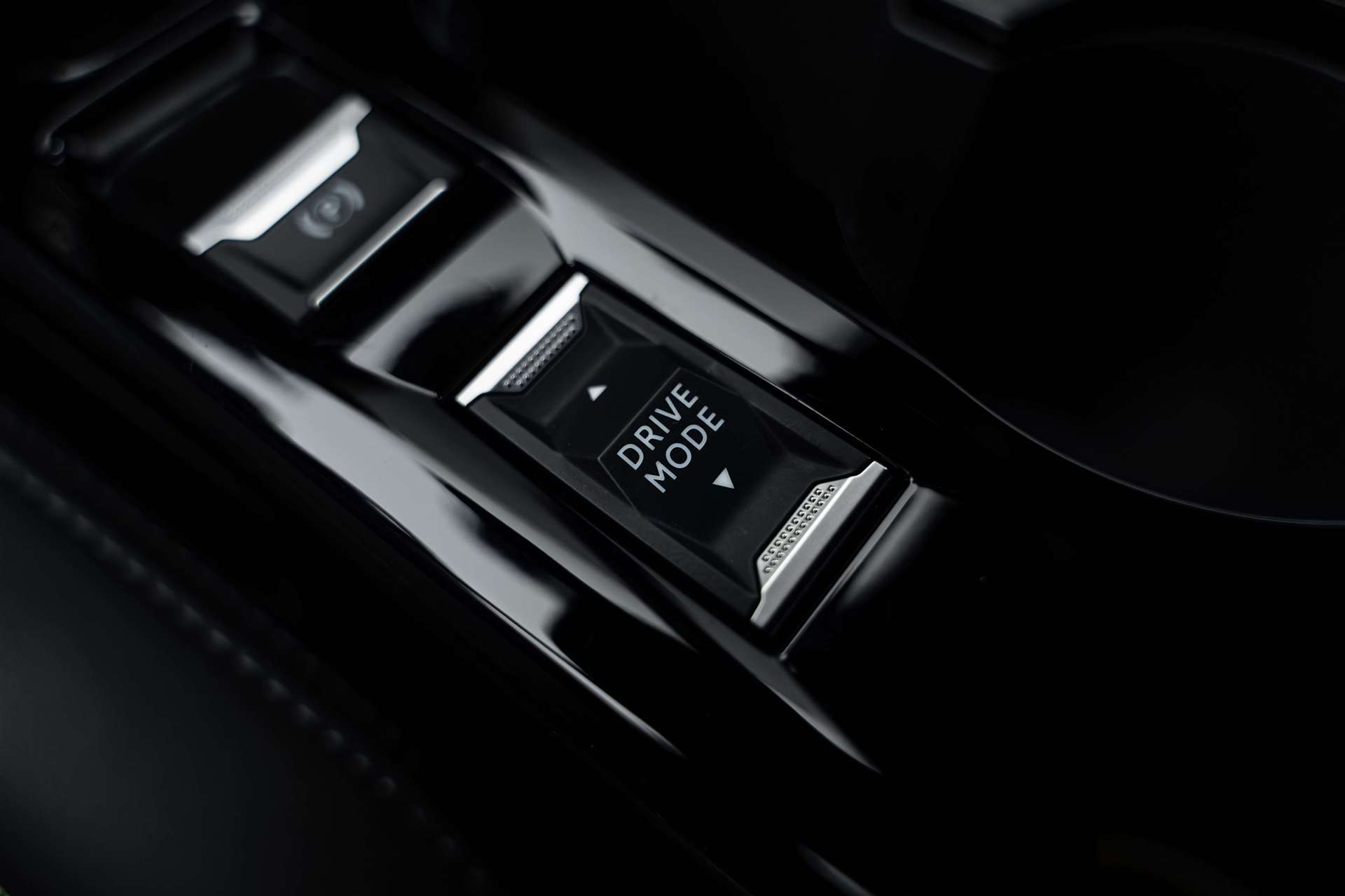 PEUGEOT 2008 1.2 145 MHEV GT Automat-image-22