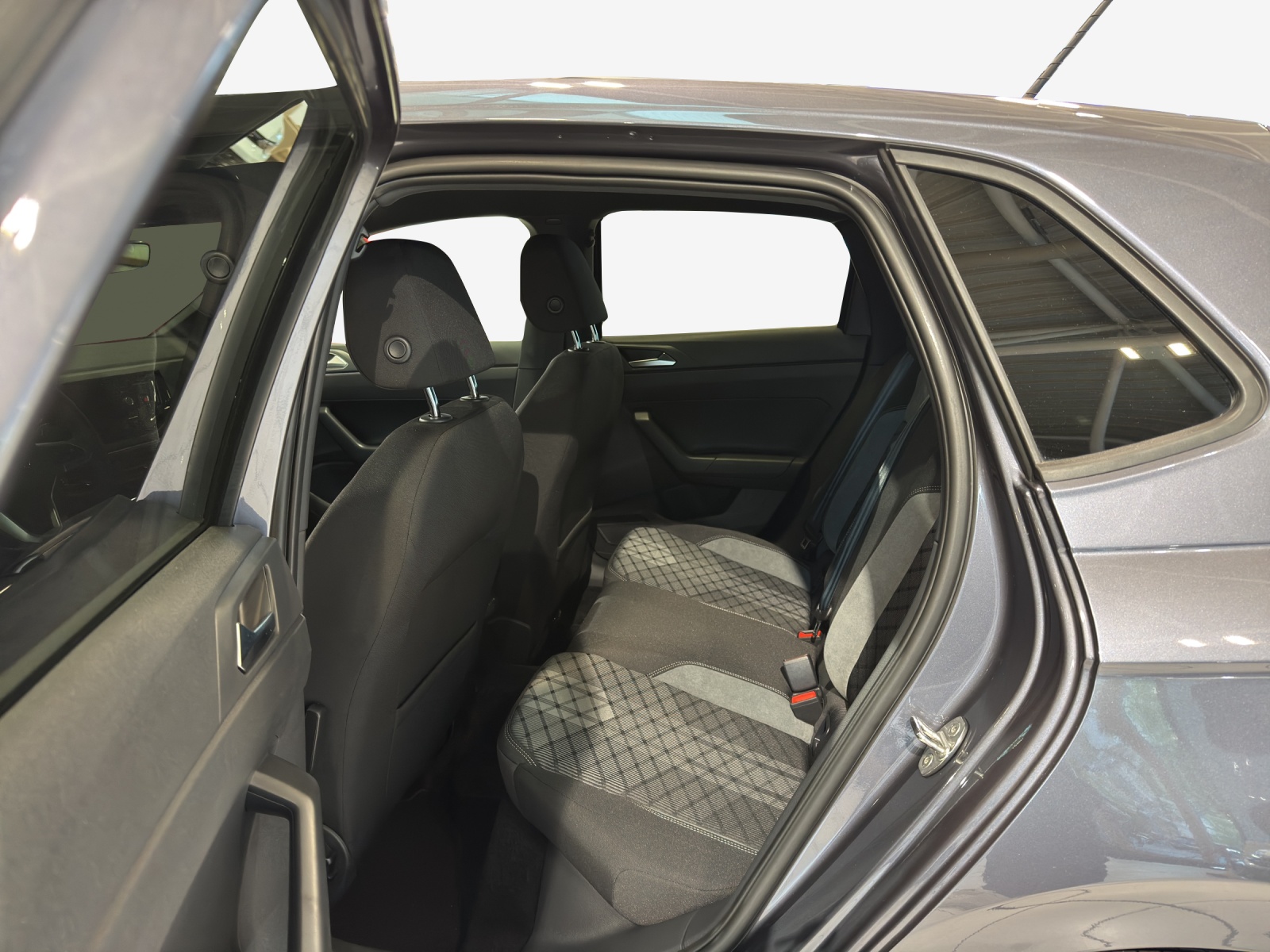 VW Polo R-Line-image-11