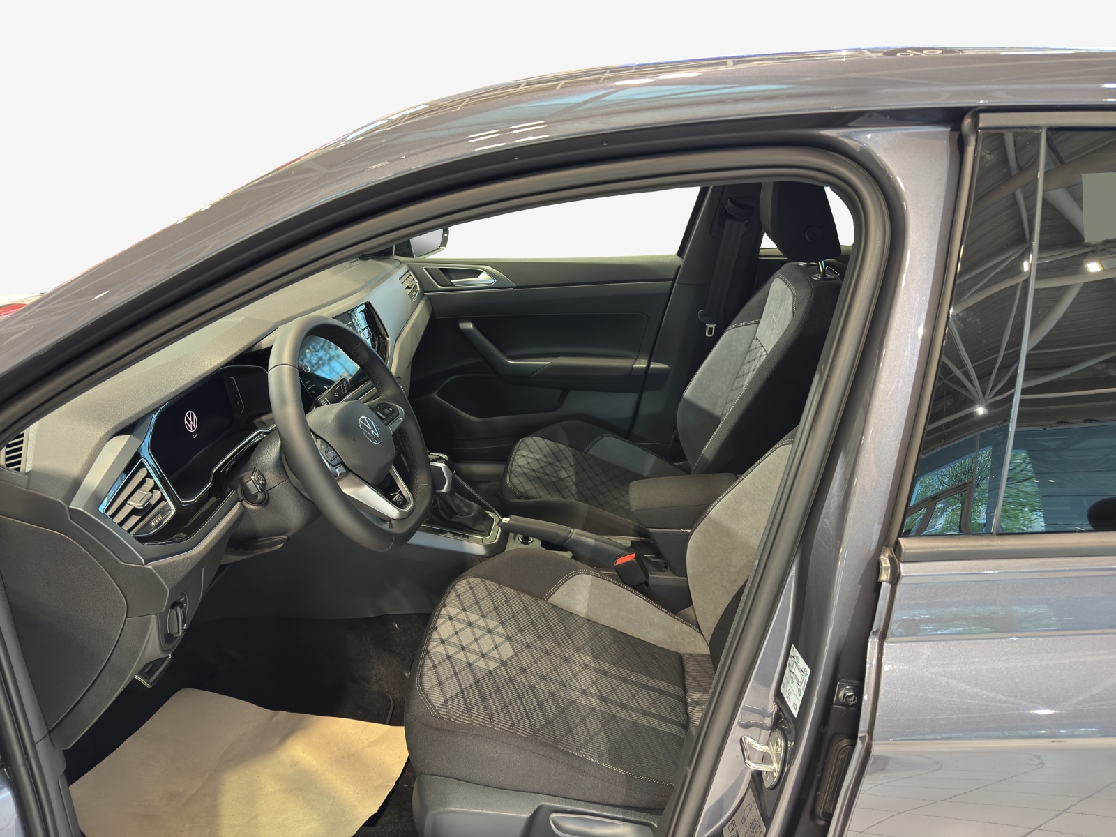 VW Polo R-Line-image-7