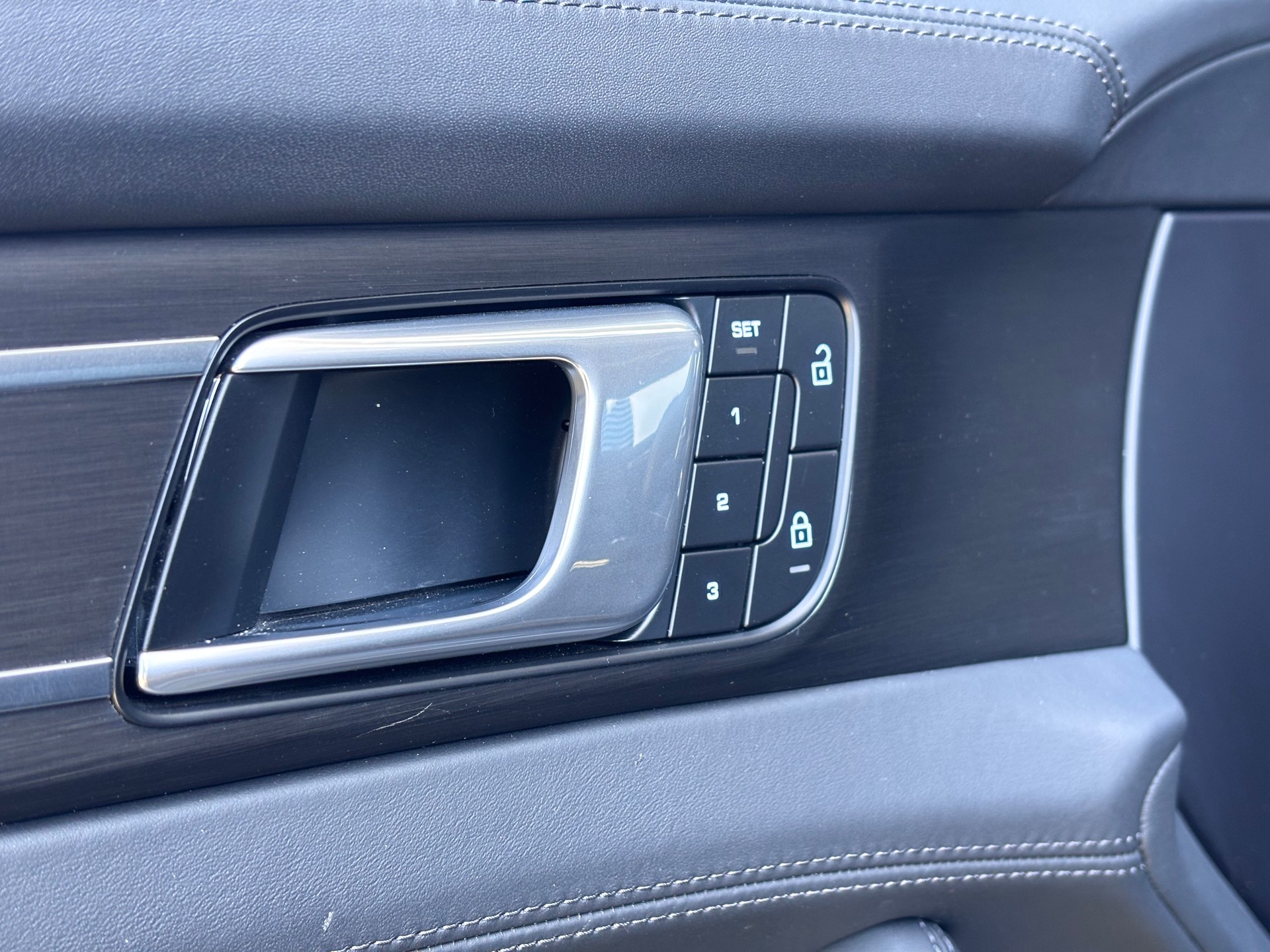 PORSCHE Panamera 4 E-Hybrid Sport Turismo Platinum Edition PDK-image-16