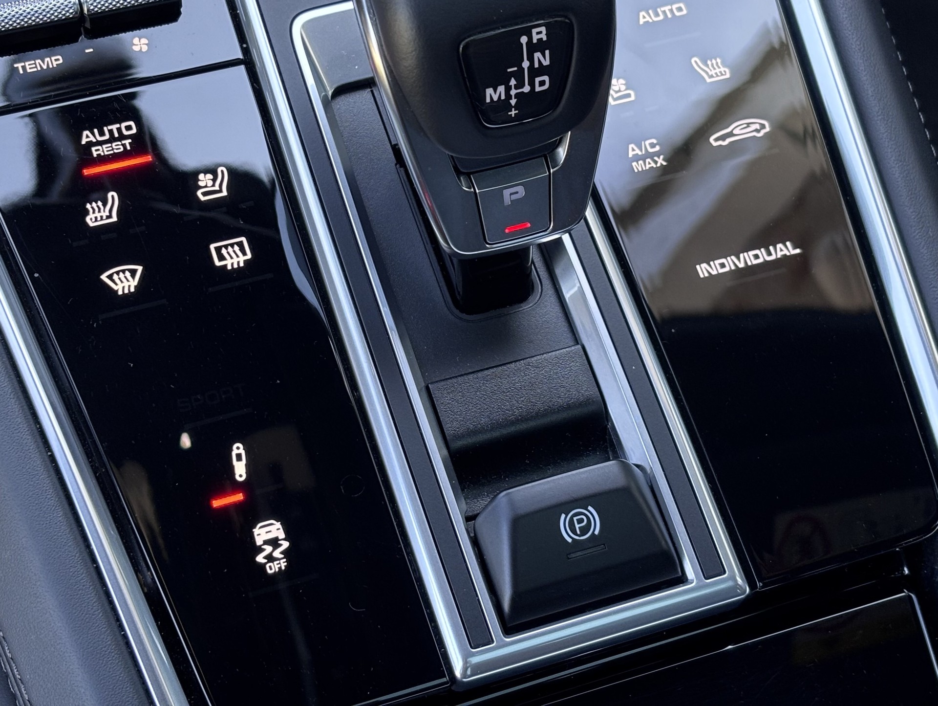 PORSCHE Panamera 4 E-Hybrid Sport Turismo Platinum Edition PDK-image-19