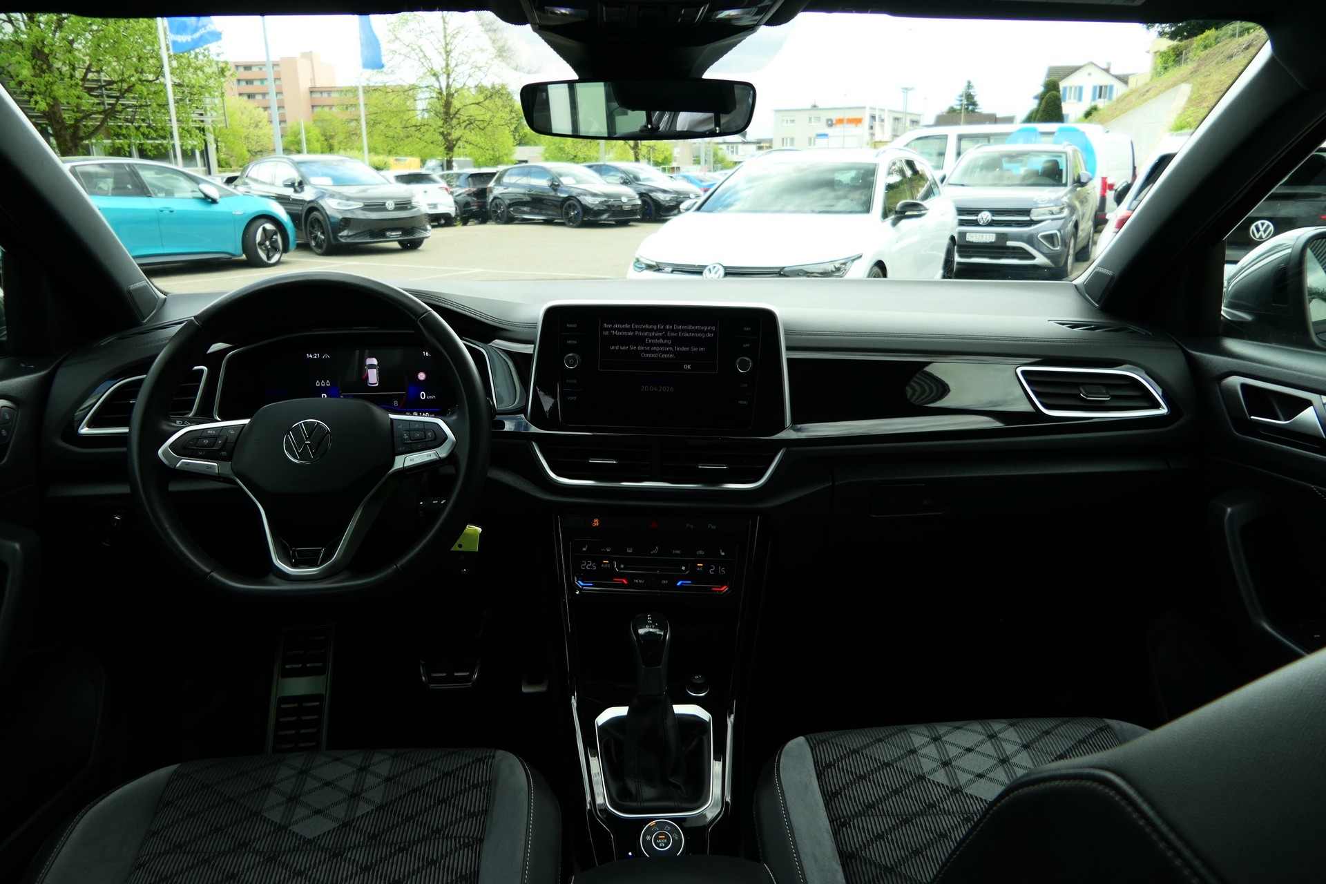 VW T-Roc 2.0 TSI R-Line DSG 4Motion-image-5