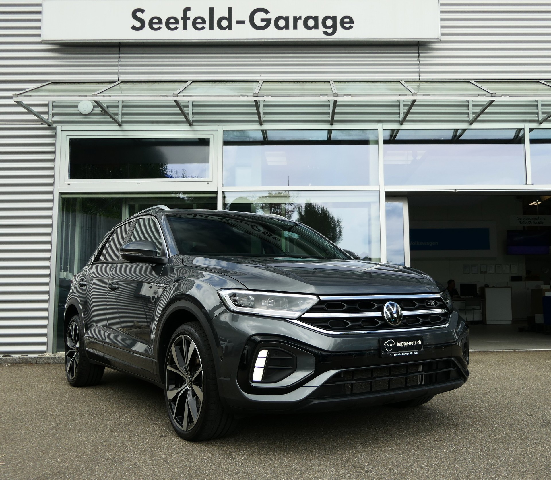 VW T-Roc 2.0 TSI R-Line DSG 4Motion-image-0